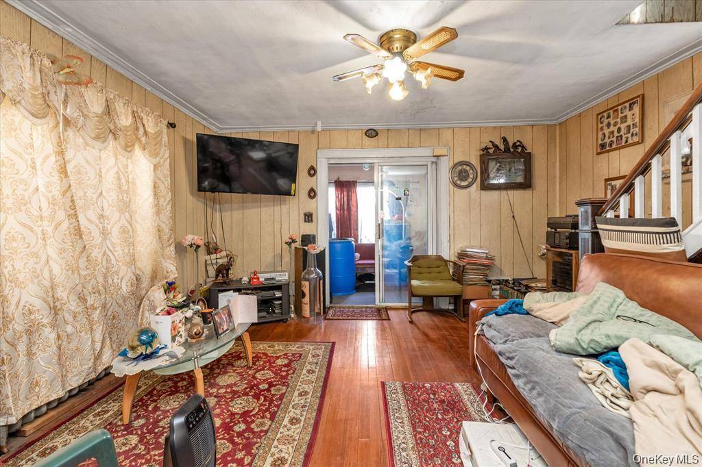 190-26 118th AVE, Saint Albans, NY 11412