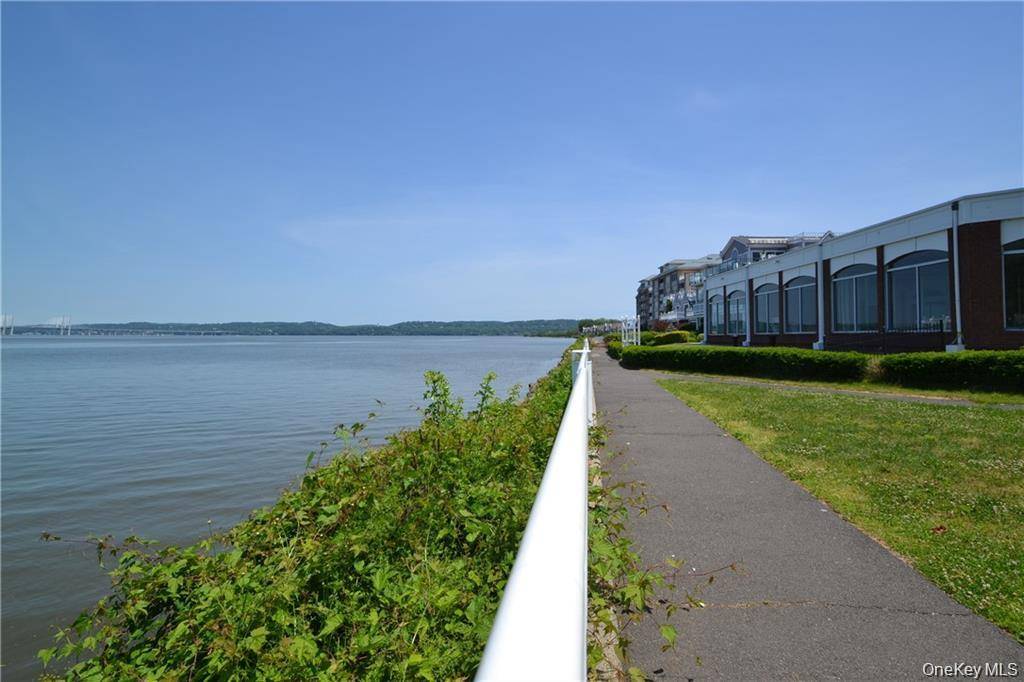 318 Harbor Cove #318, Piermont, NY 10968