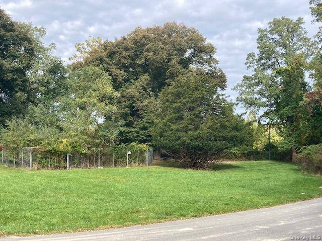 33 Kings HWY, Hauppauge, NY 11788