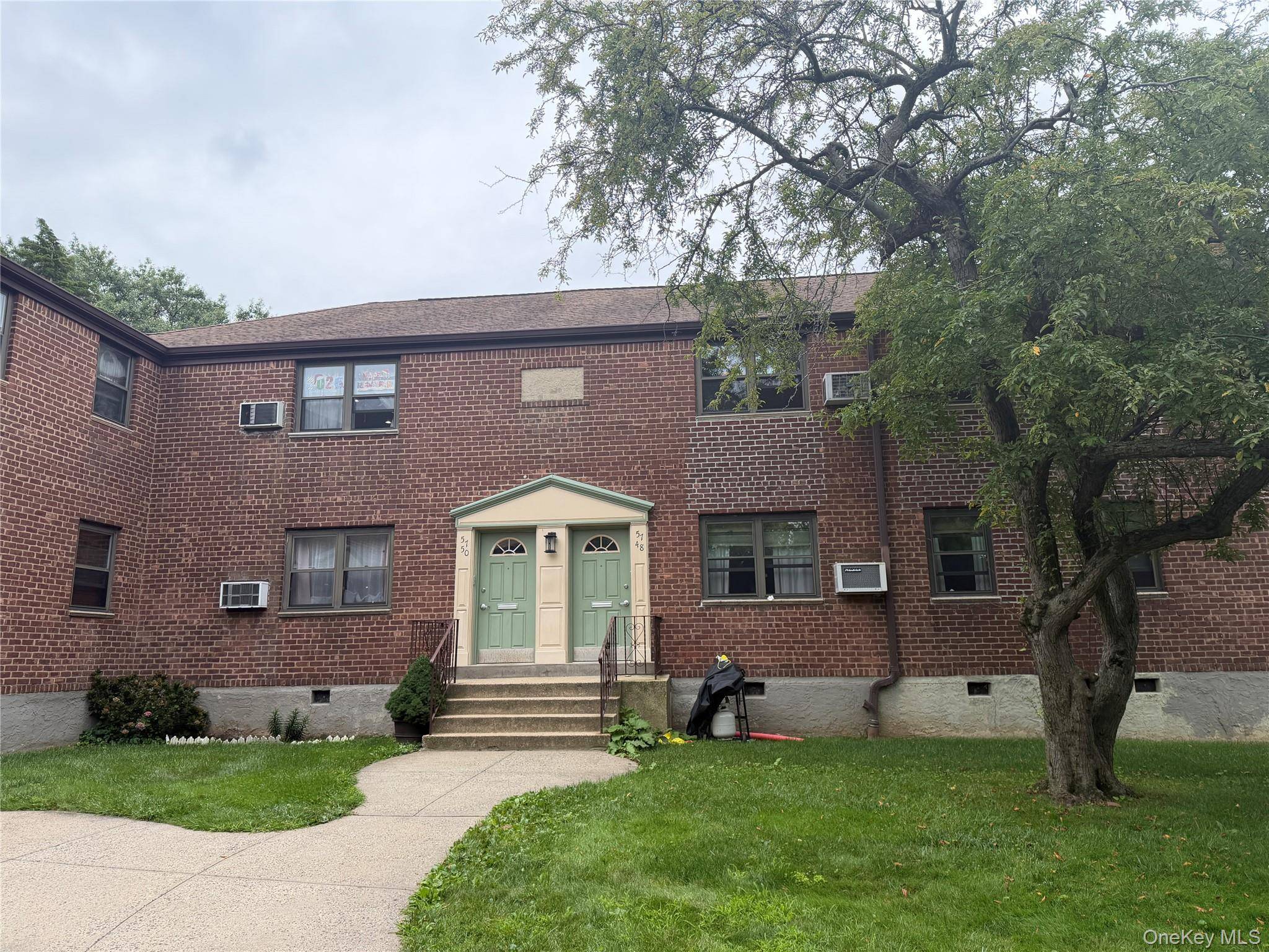 57-48 246th CRES #C8, Little Neck, NY 11362