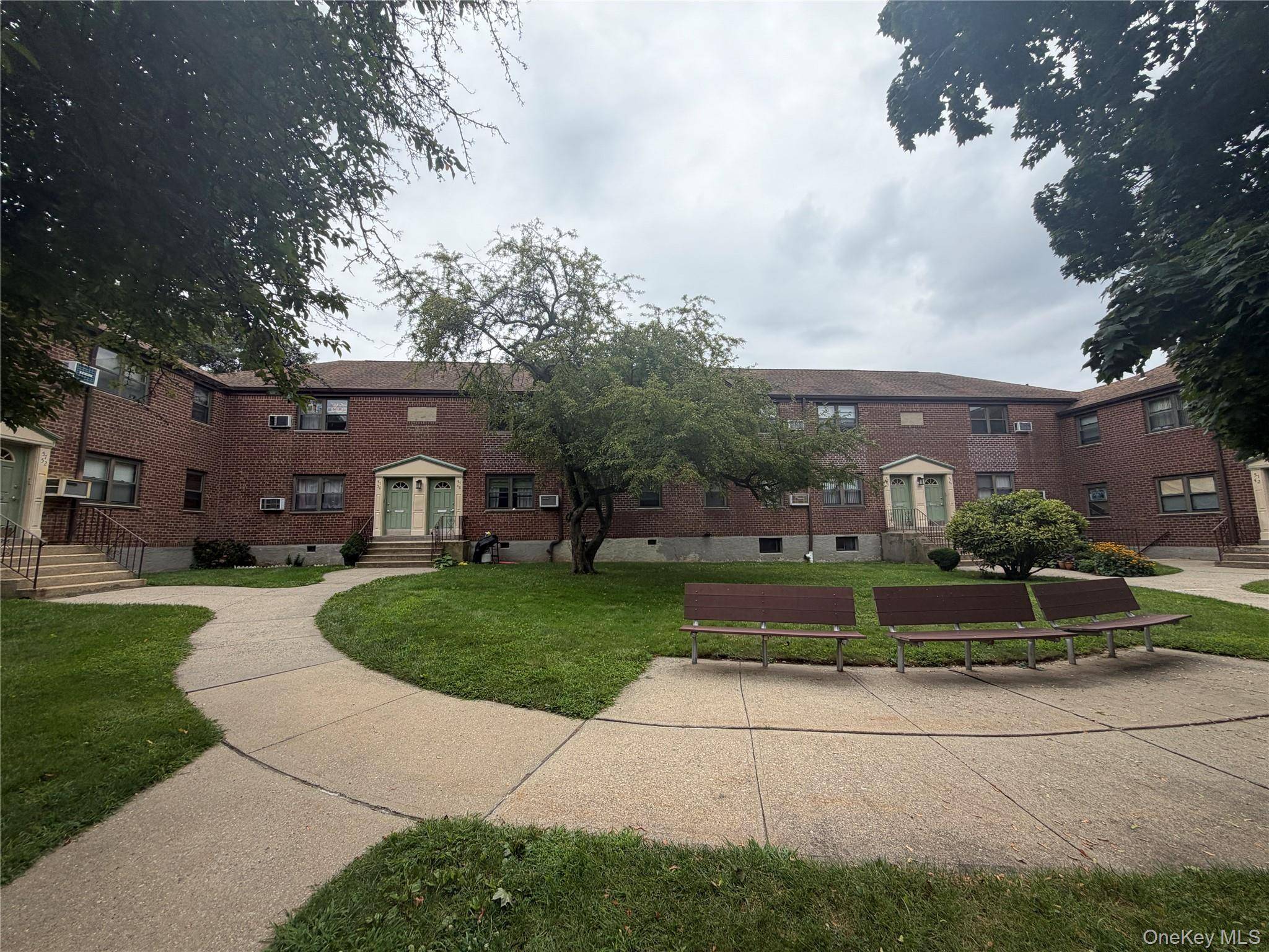 57-48 246th CRES #C8, Little Neck, NY 11362