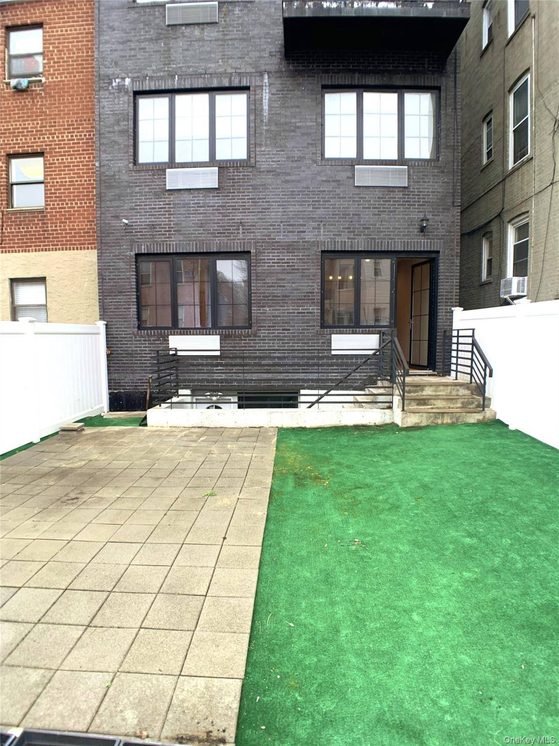 14-18 31st ST, Astoria, NY 11106