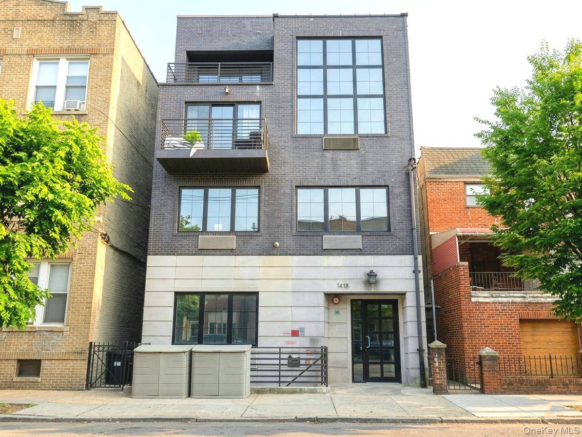 14-18 31st ST, Astoria, NY 11106