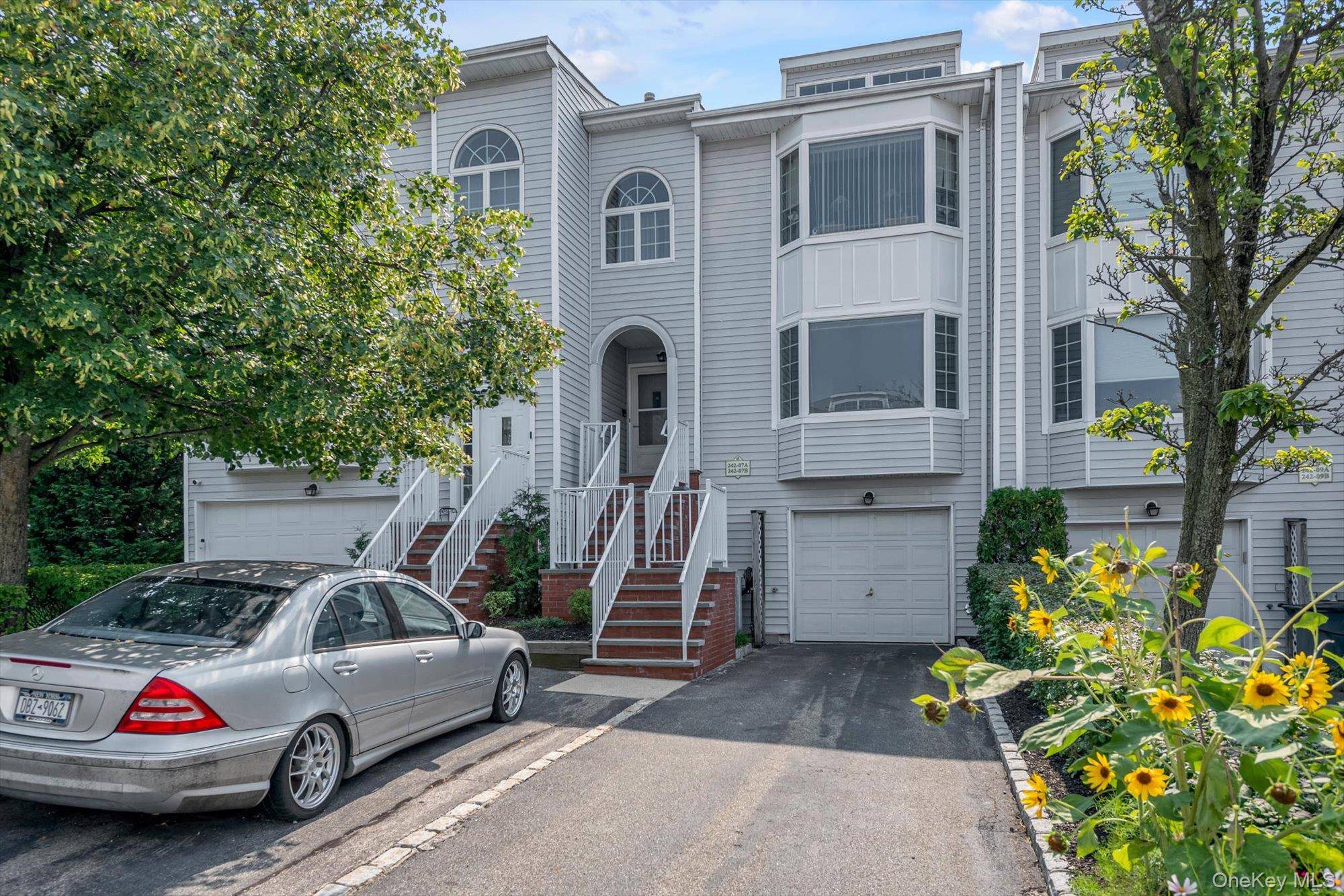242-07A Oak Park DR, Douglaston, NY 11362