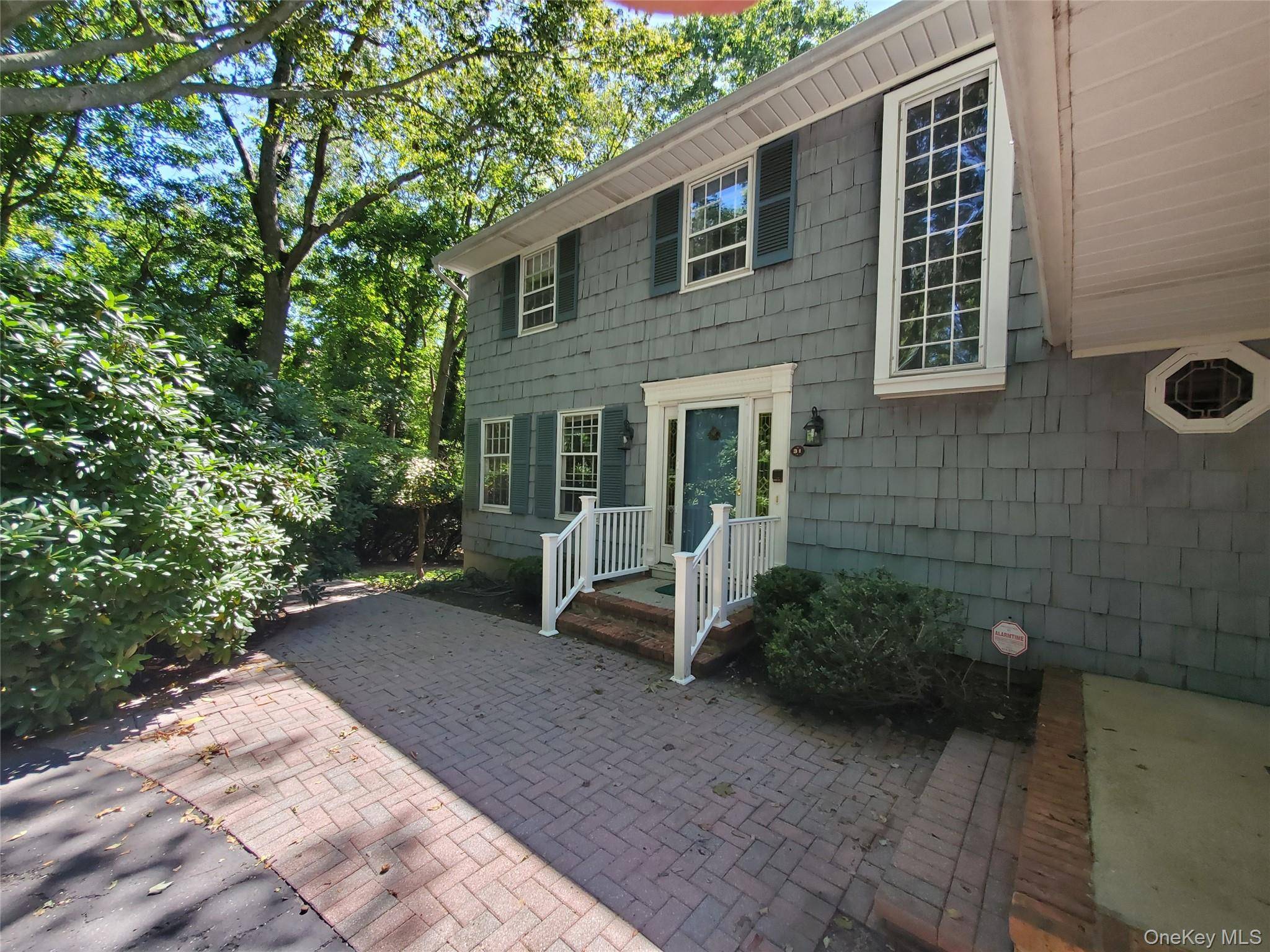 31 Sands LN, Port Jefferson, NY 11777