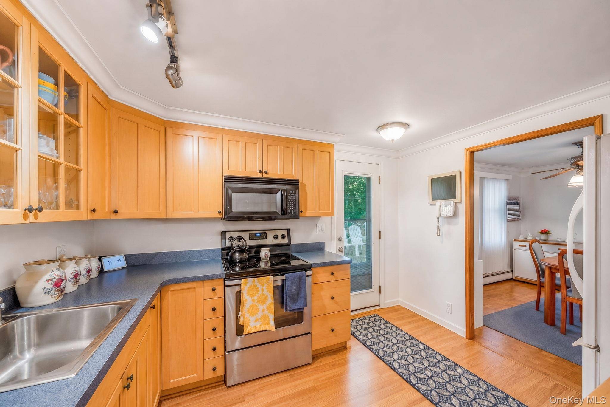 9 Foxcroft LN, Patchogue, NY 11772