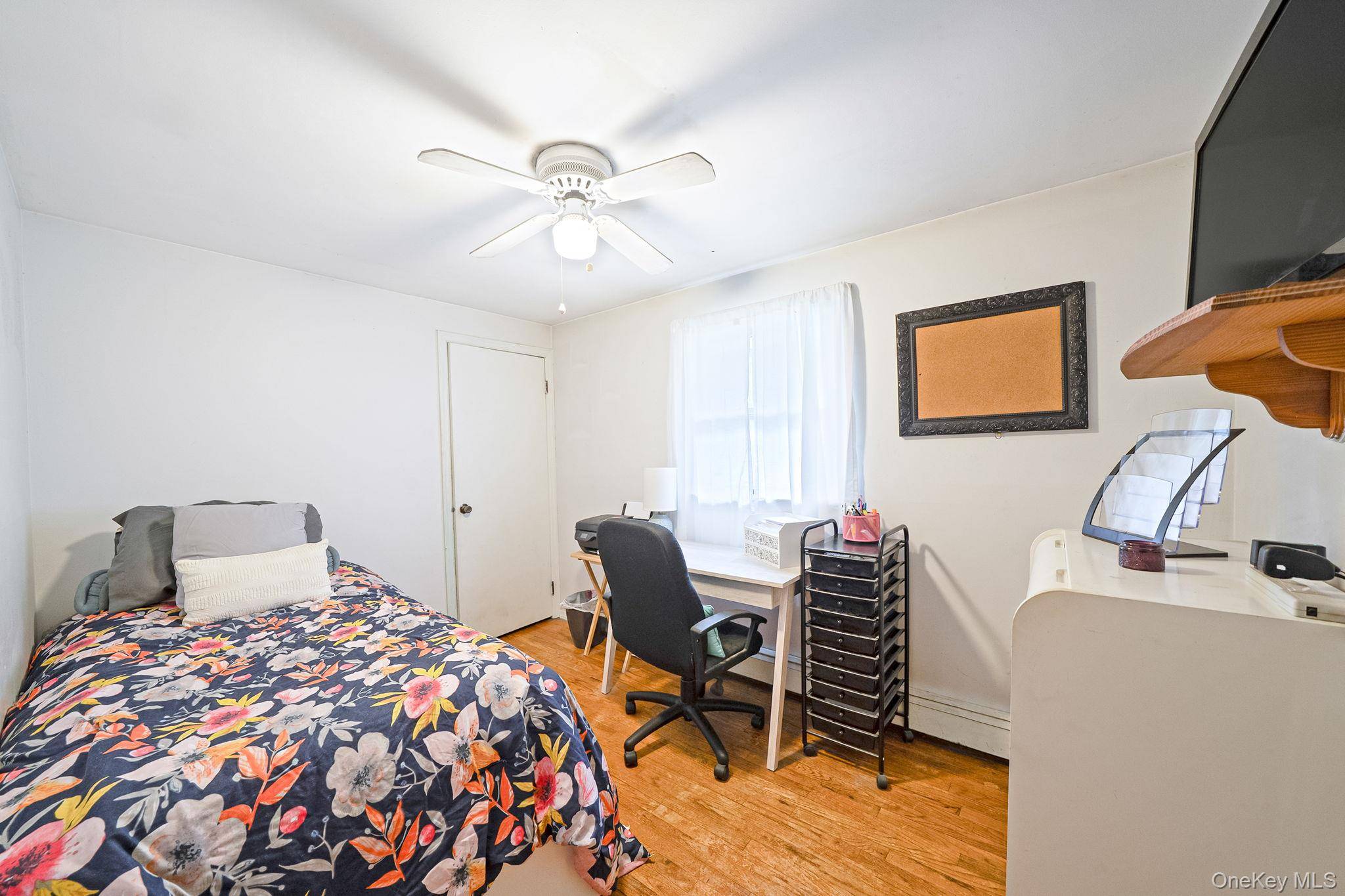 9 Foxcroft LN, Patchogue, NY 11772