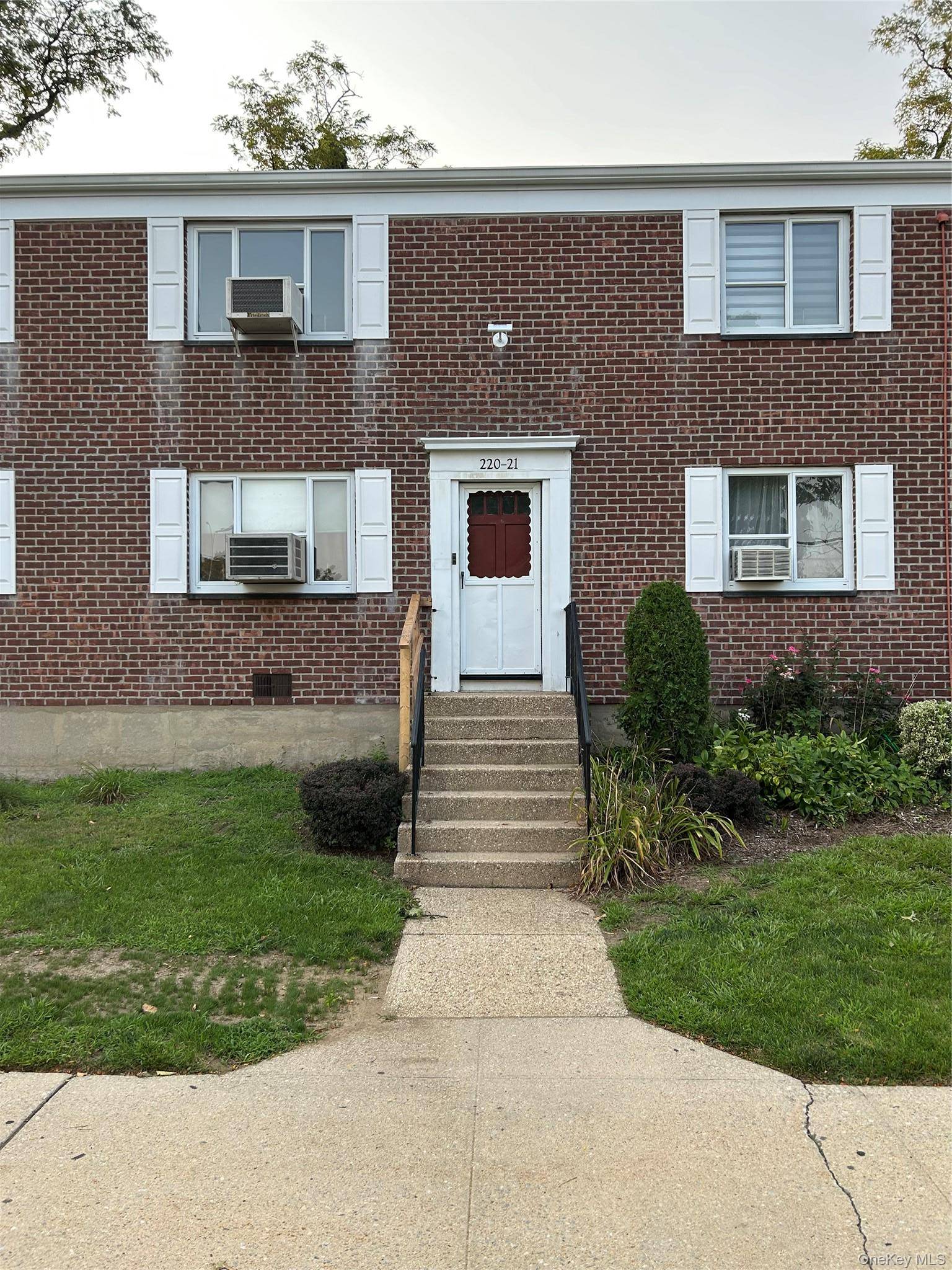220-21 Hillside AVE #Upper, Queens Village, NY 11427