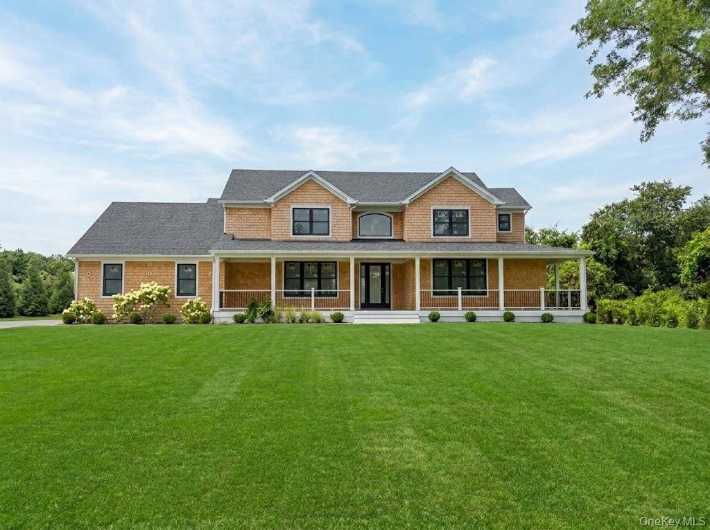 390 Wildberry LN, Southold, NY 11971