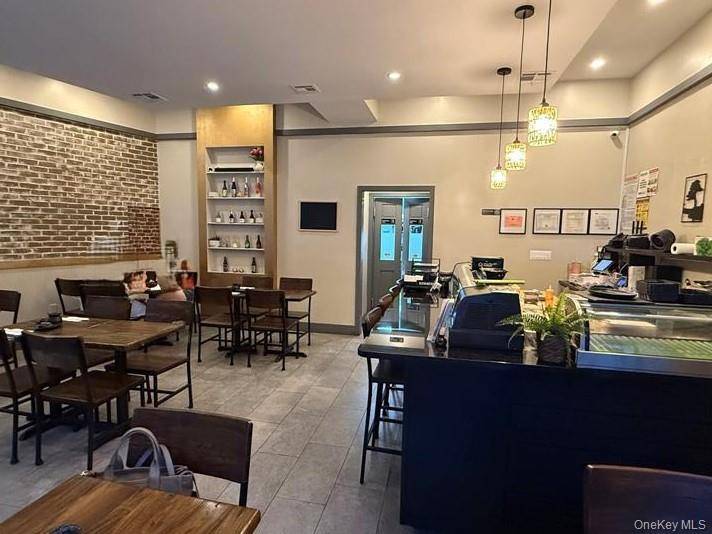 242-03 Northern BLVD, Douglaston, NY 11362