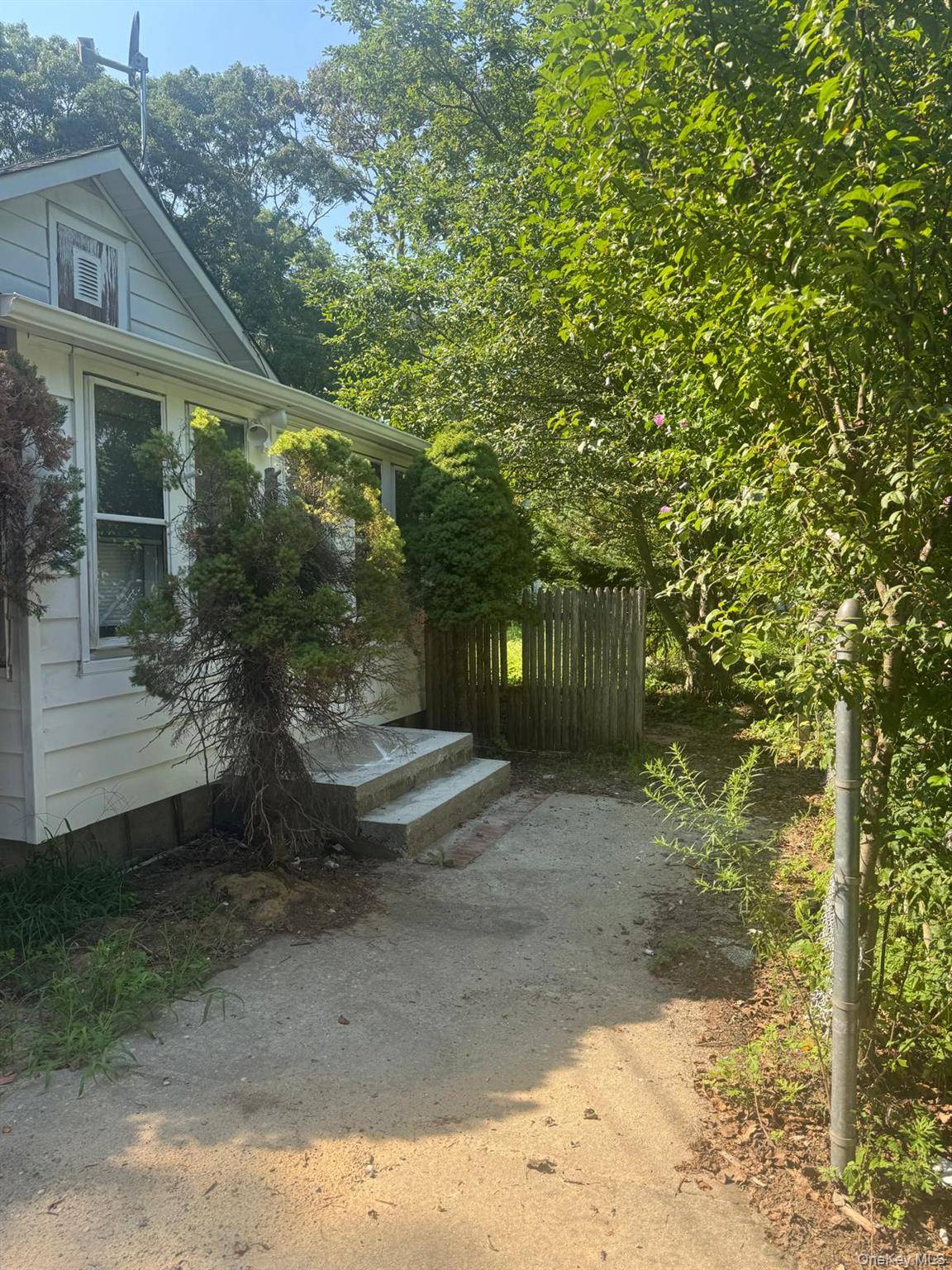 34 Midland AVE, Mastic, NY 11950
