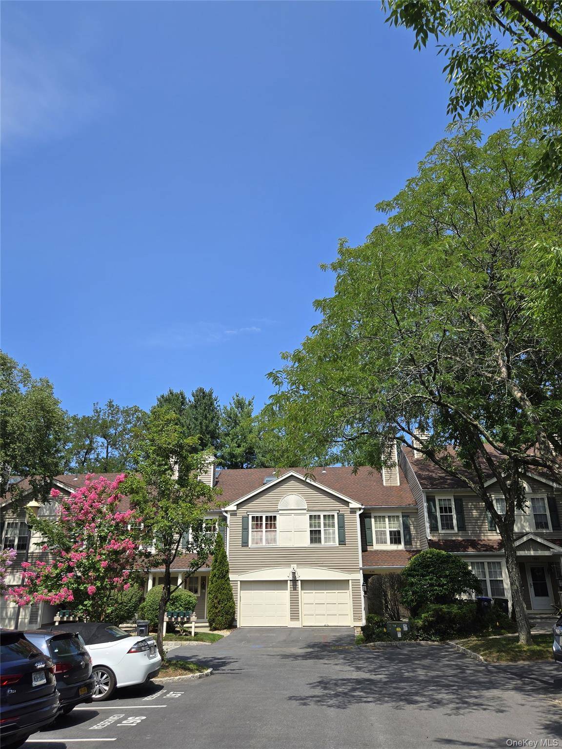 1506 Pondcrest LN, White Plains, NY 10607