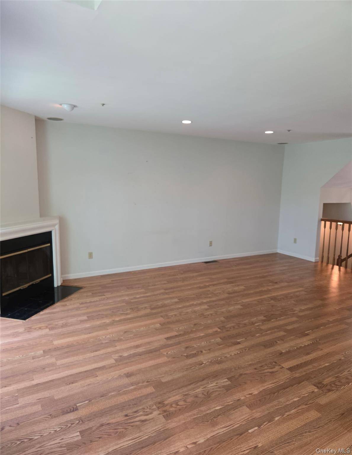 1506 Pondcrest LN, White Plains, NY 10607