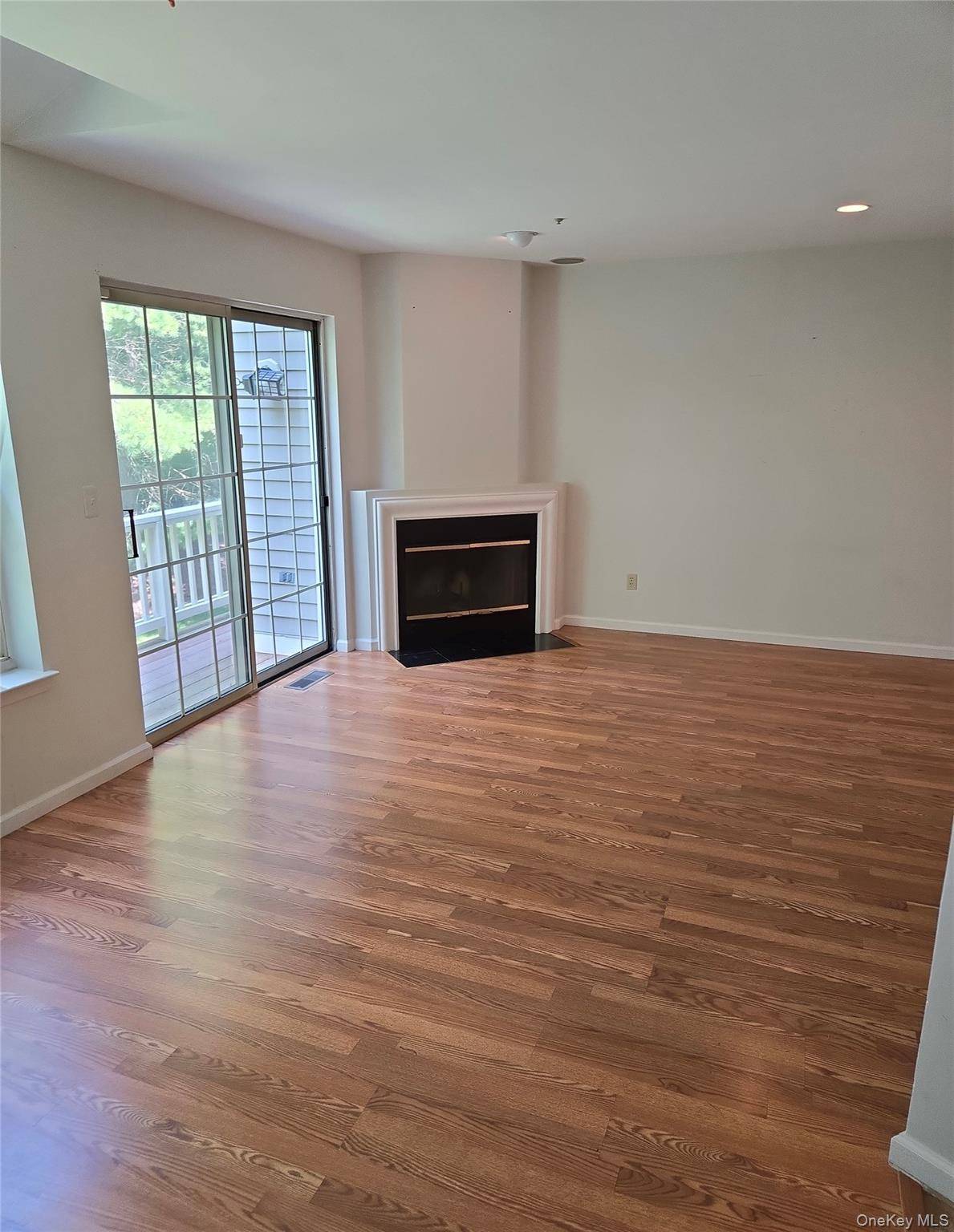 1506 Pondcrest LN, White Plains, NY 10607