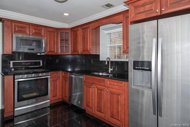 44 Pinnacle DR #44, Port Jefferson, NY 11777