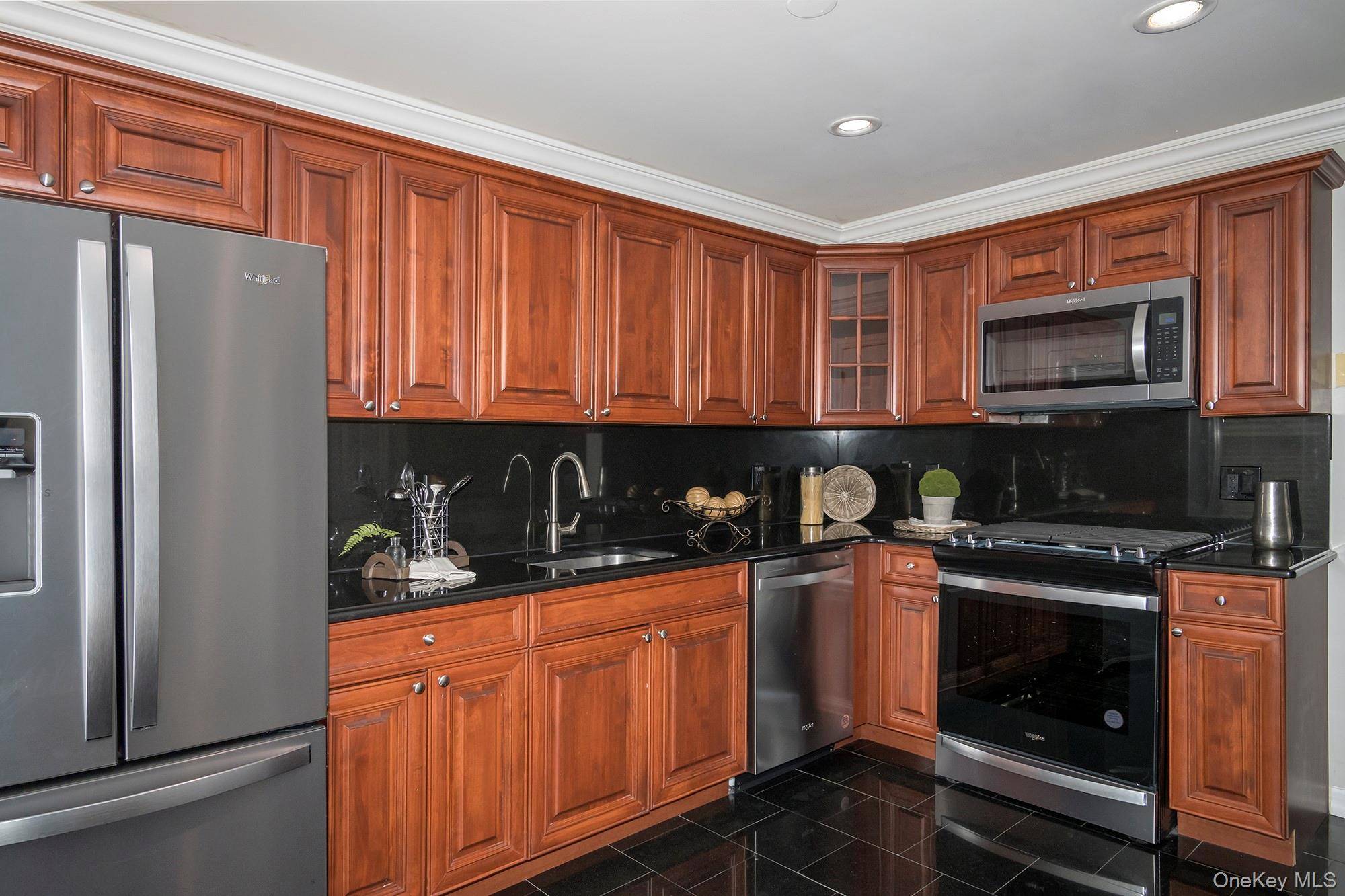 54 Pinnacle DR #54, Port Jefferson, NY 11777