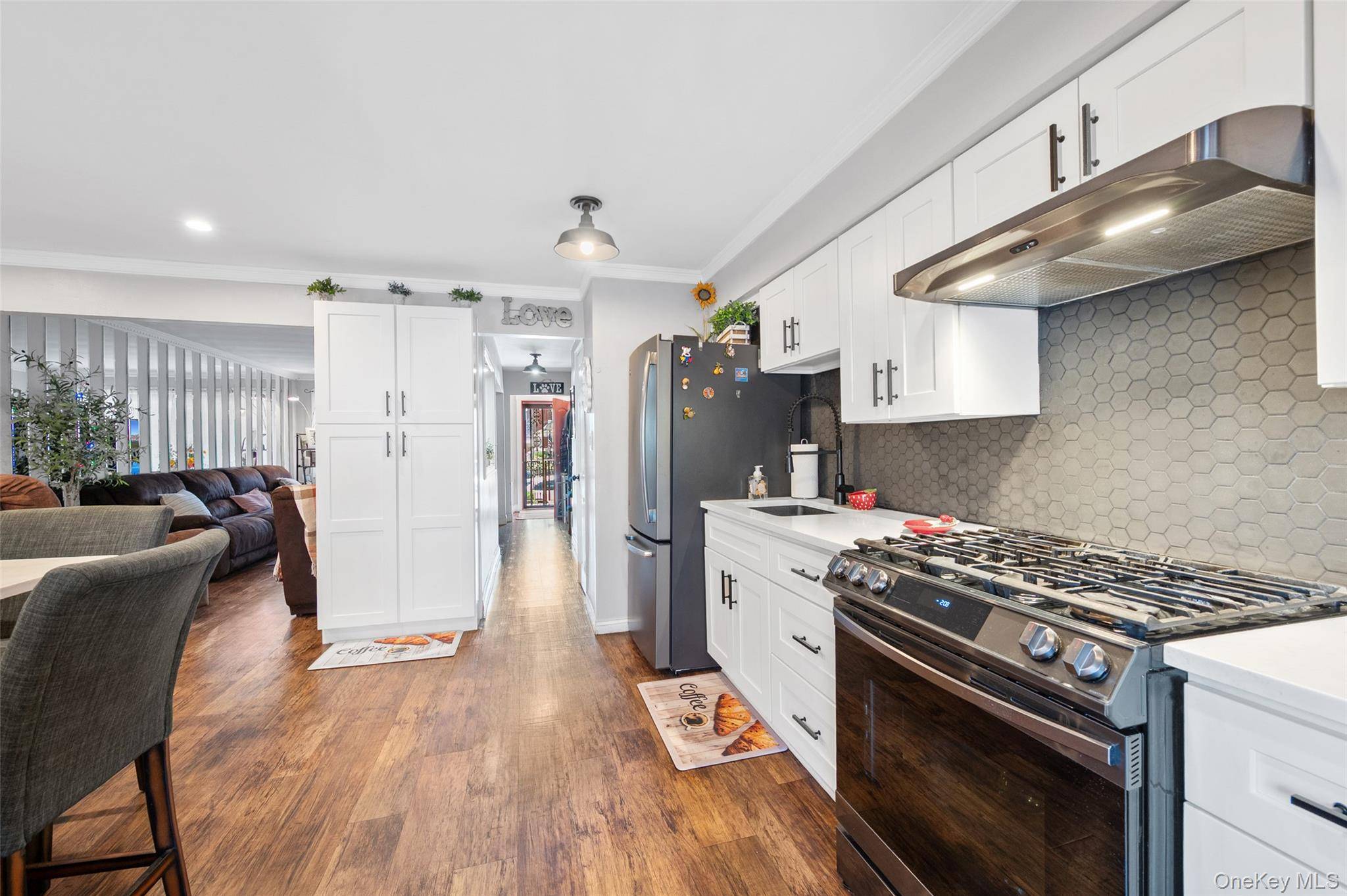 6991 Caldwell AVE, Maspeth, NY 11378