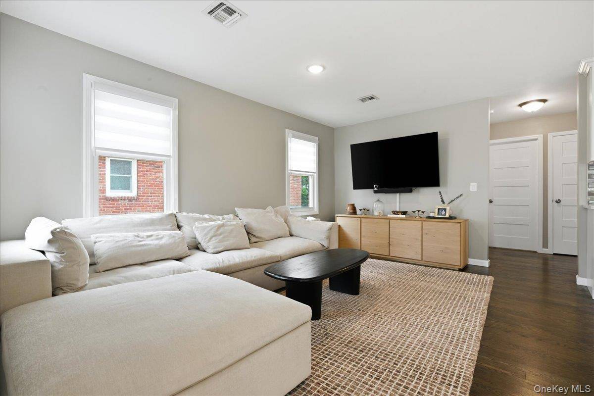 47 Fendale ST, Franklin Square, NY 11010