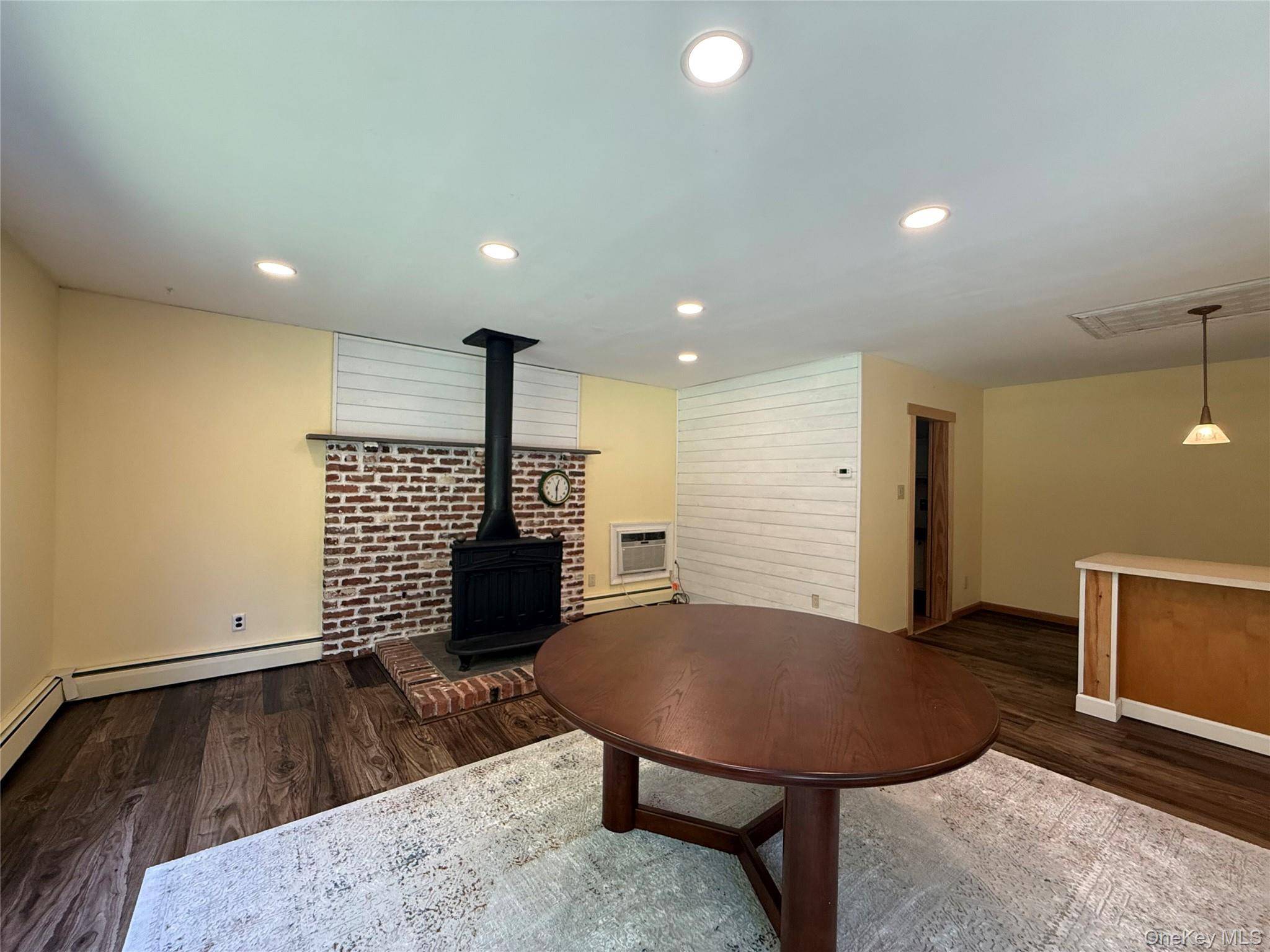 51 Hastings DR, Stony Brook, NY 11790