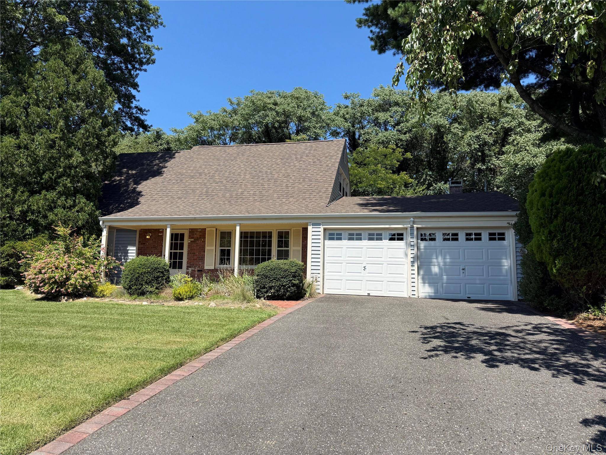 51 Hastings DR, Stony Brook, NY 11790