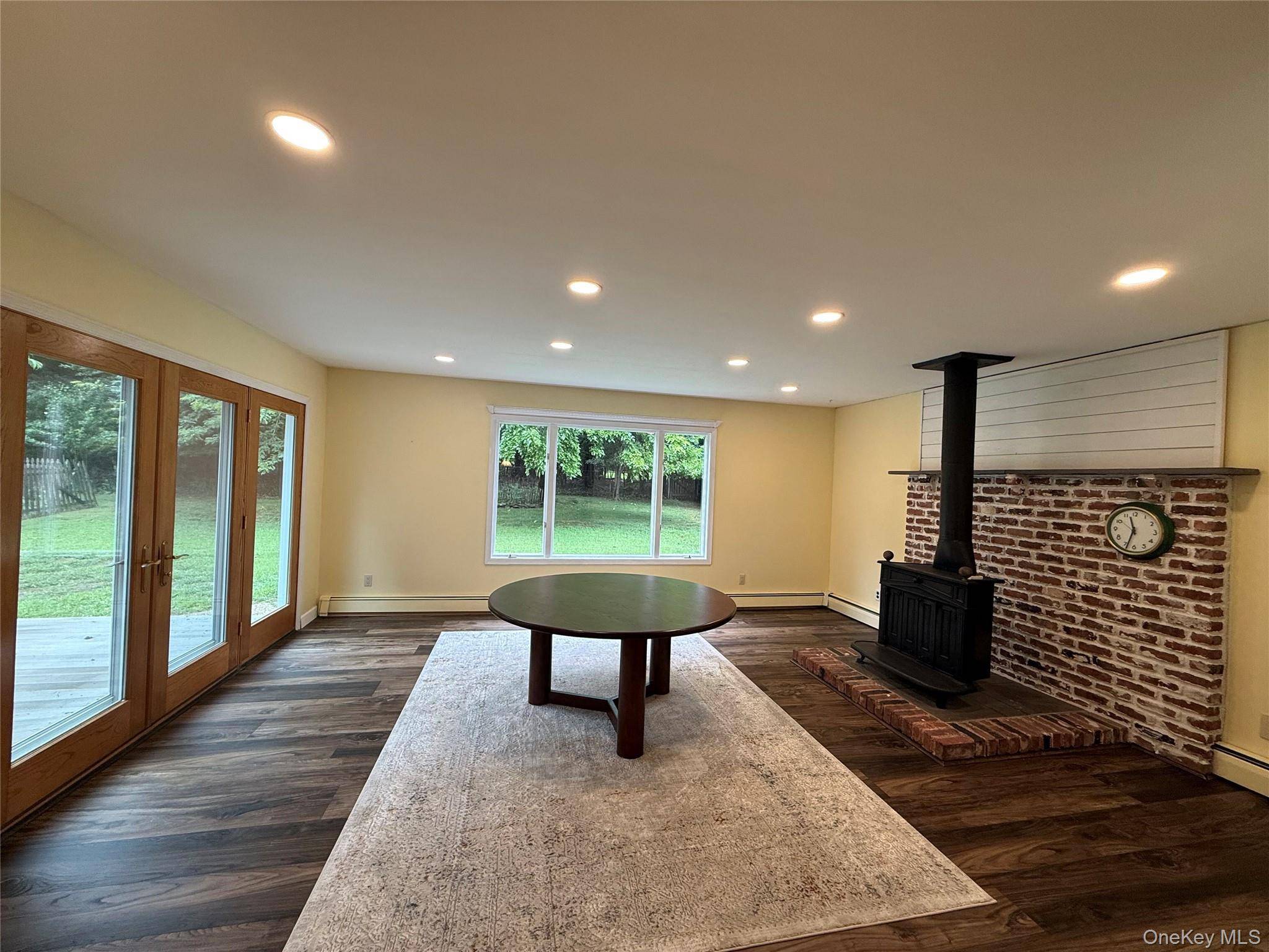 51 Hastings DR, Stony Brook, NY 11790