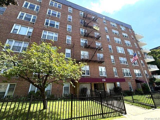 250 N Broadway #PHD, Yonkers, NY 10701