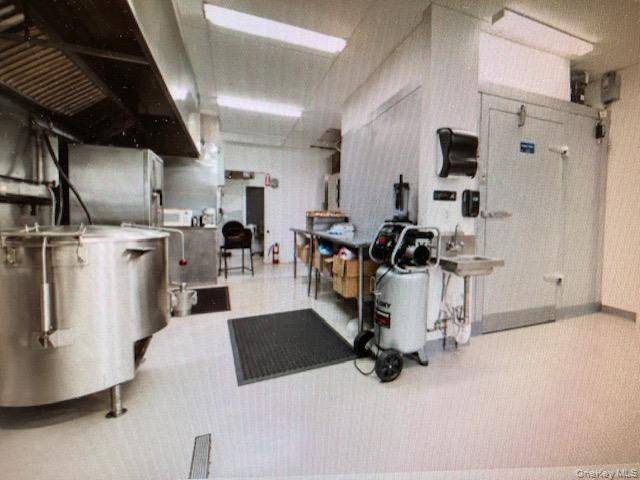 42-36 235 ST, Douglaston, NY 11363