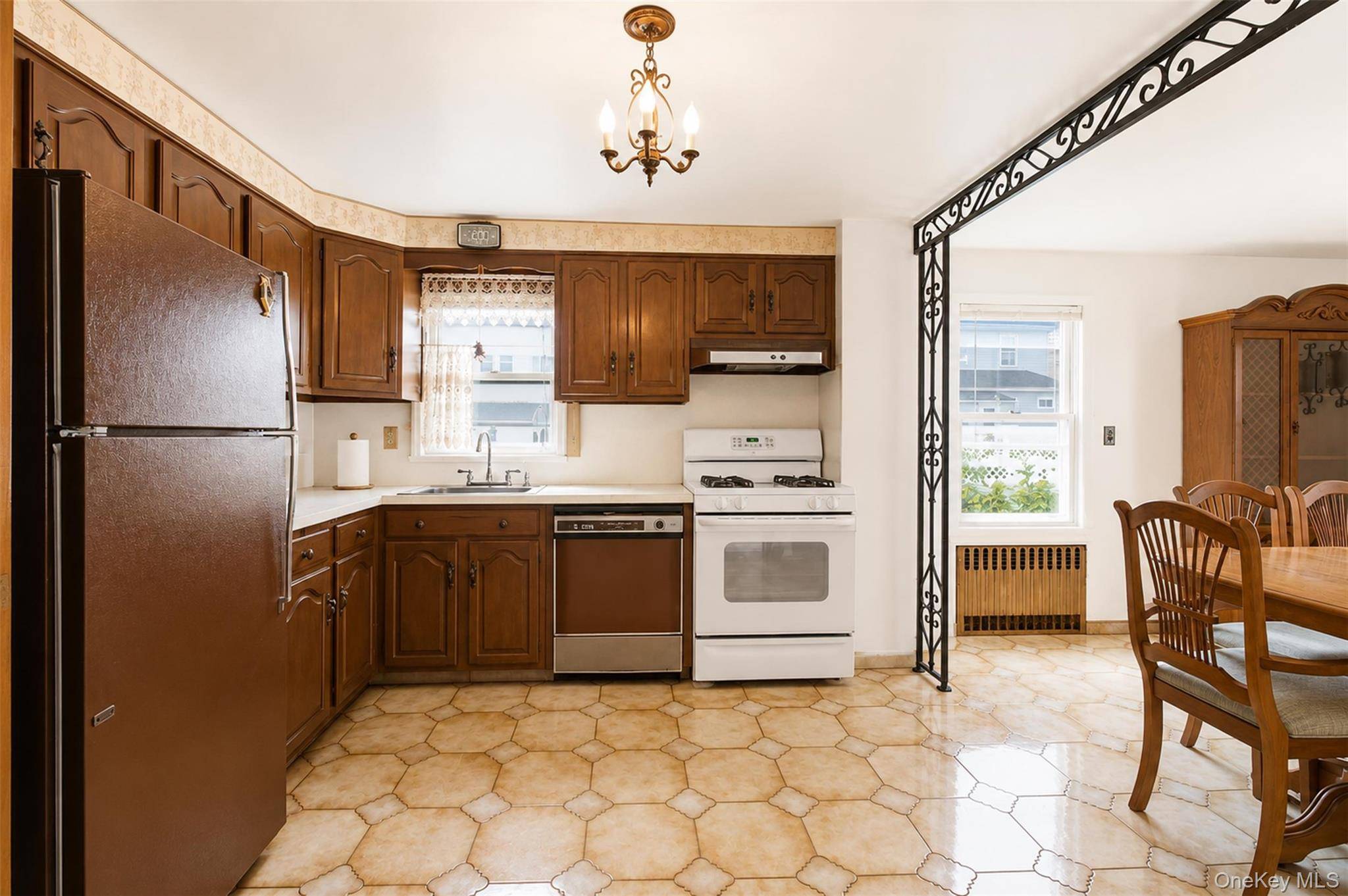 99 Homestead PL, New Rochelle, NY 10801