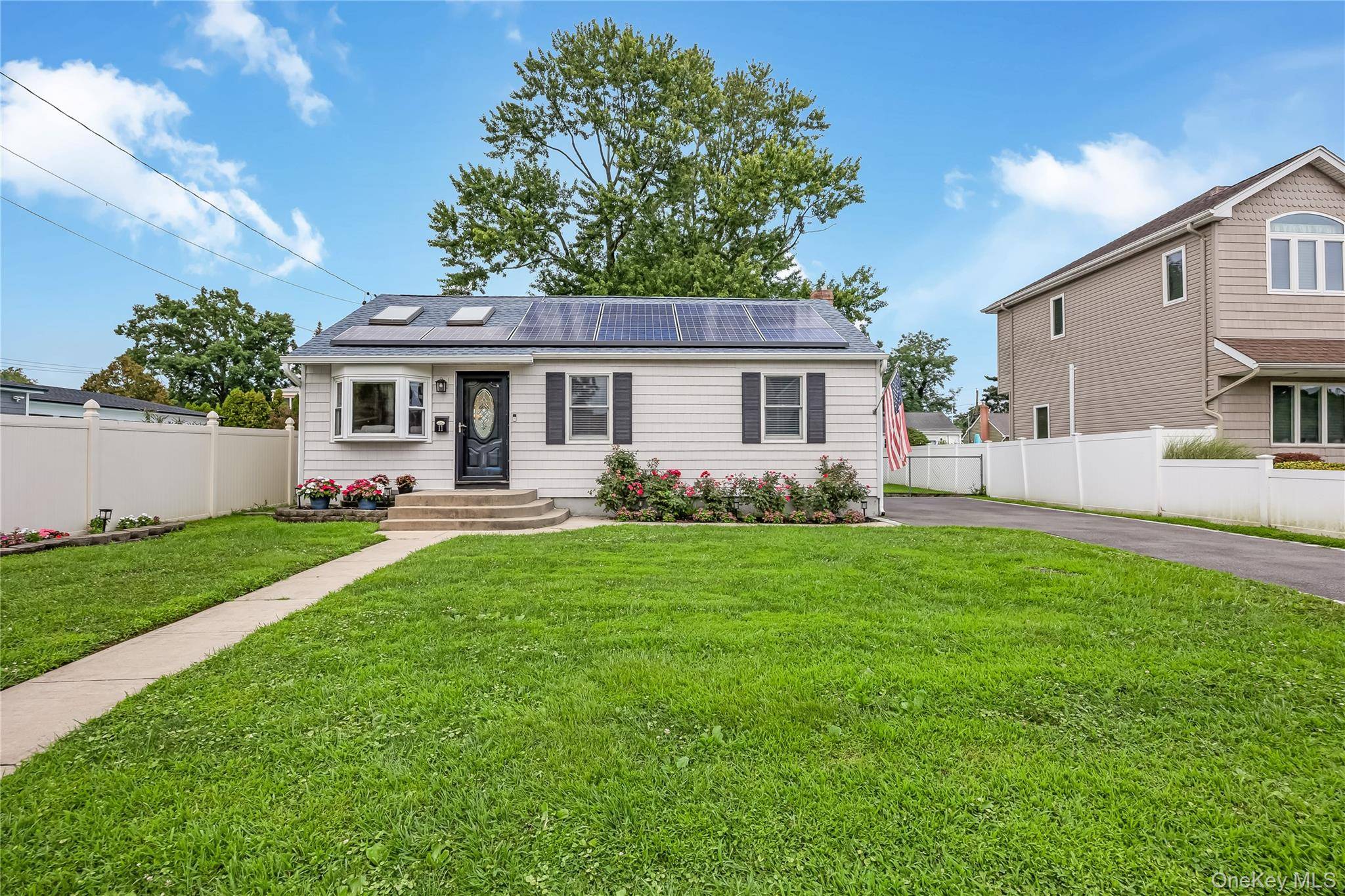 11 Delano PL, West Babylon, NY 11704