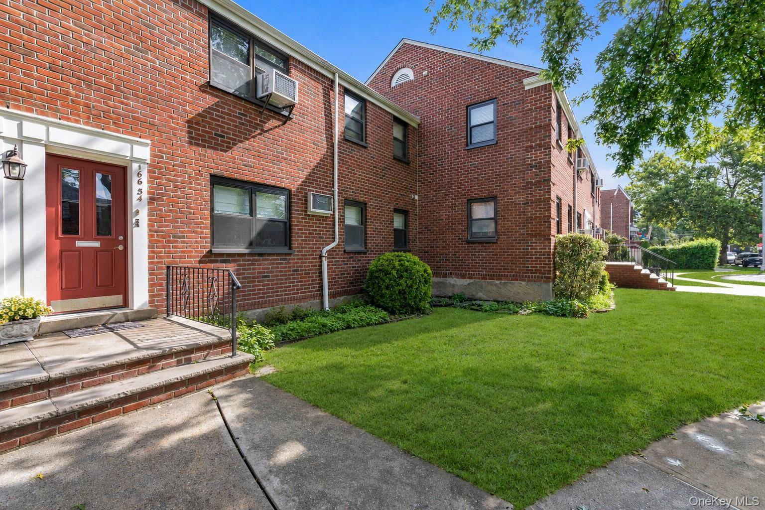 166-54 17th RD #1, Whitestone, NY 11357