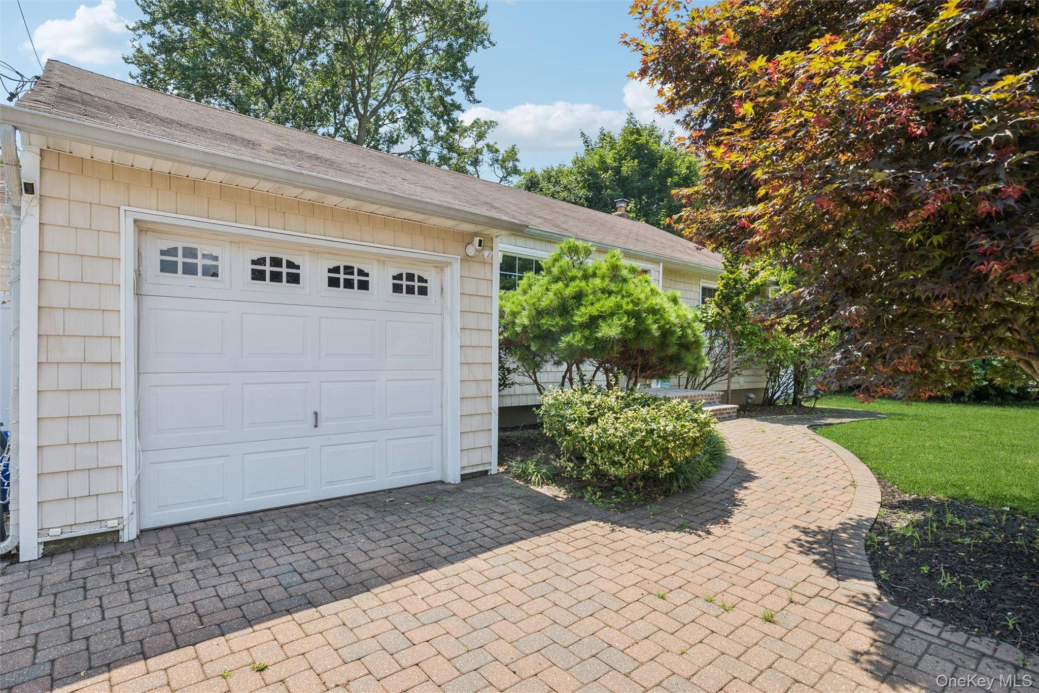 42 Lexington AVE, West Babylon, NY 11704