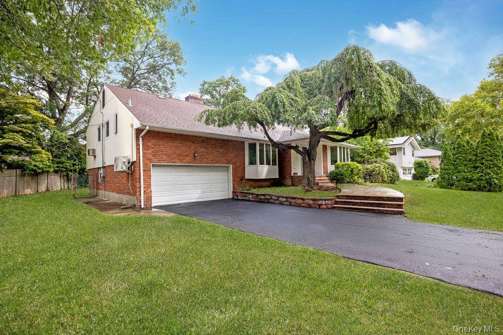 6 Village DR, Jericho, NY 11753