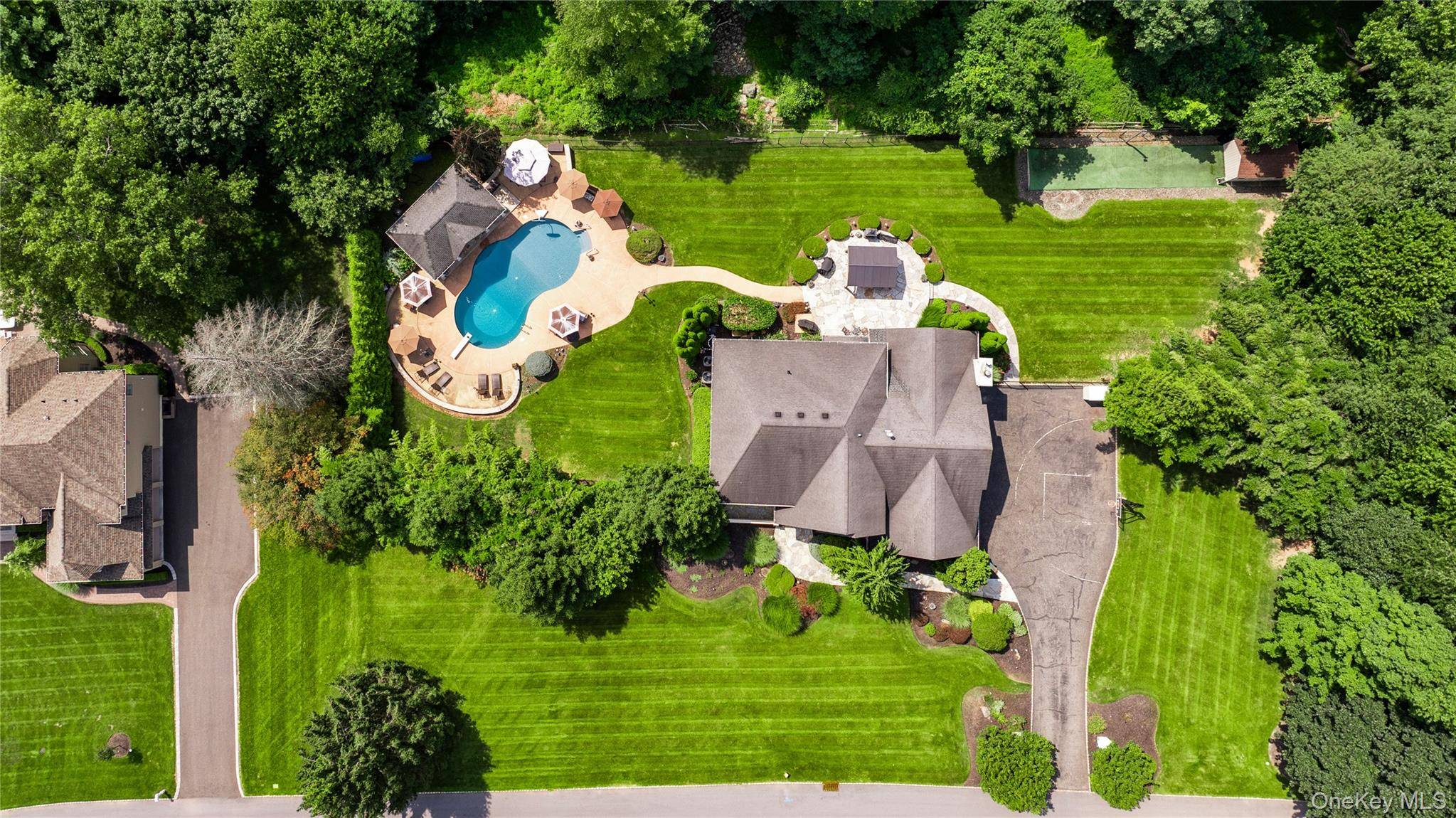 12 Stone Meadow LN, Suffern, NY 10901