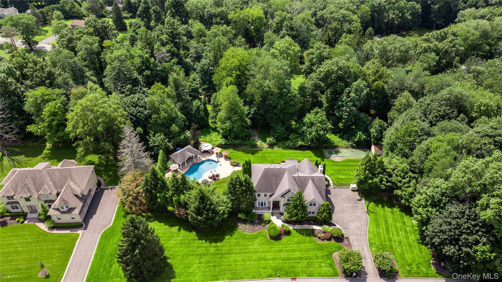 12 Stone Meadow LN, Suffern, NY 10901