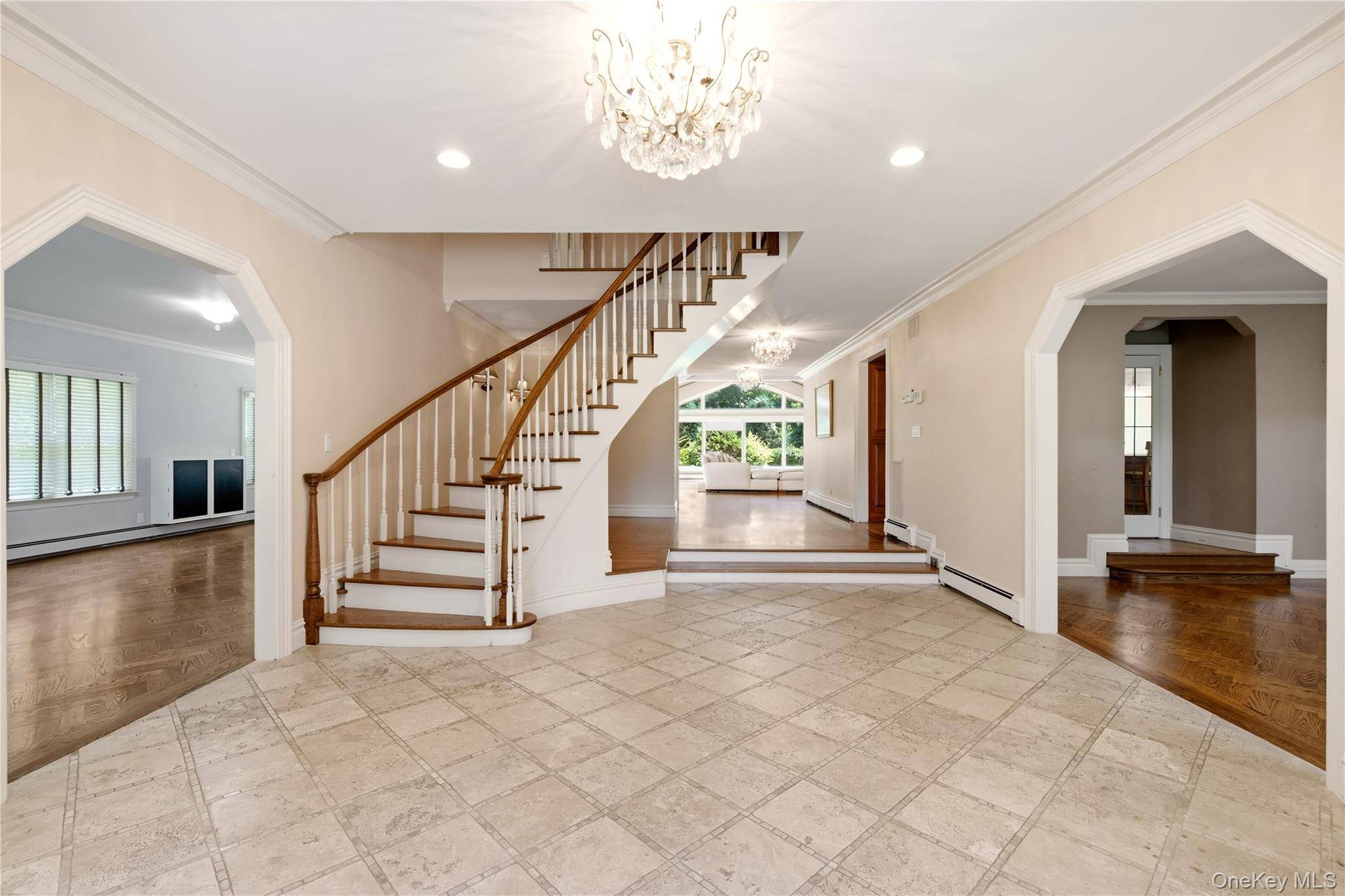 6 Lighthouse PT, Lloyd Harbor, NY 11743