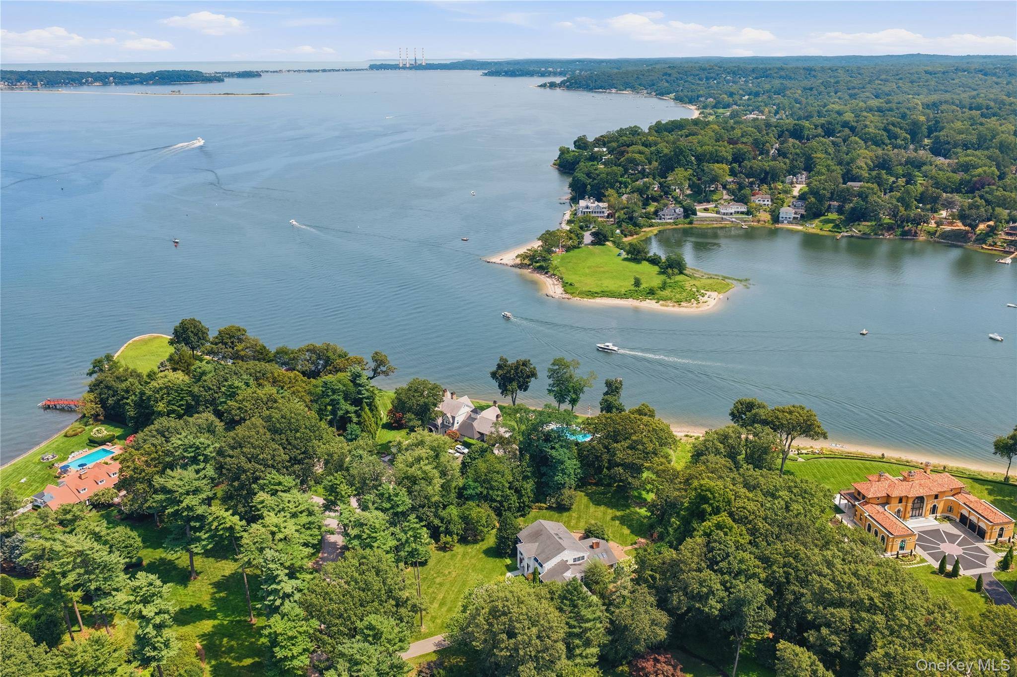6 Lighthouse PT, Lloyd Harbor, NY 11743
