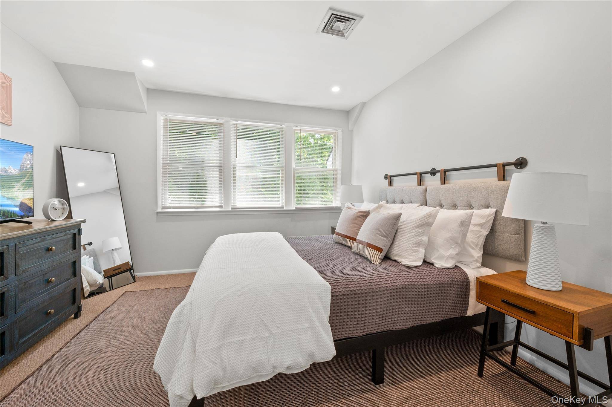 49 Canoe Place RD #312, Hampton Bays, NY 11946