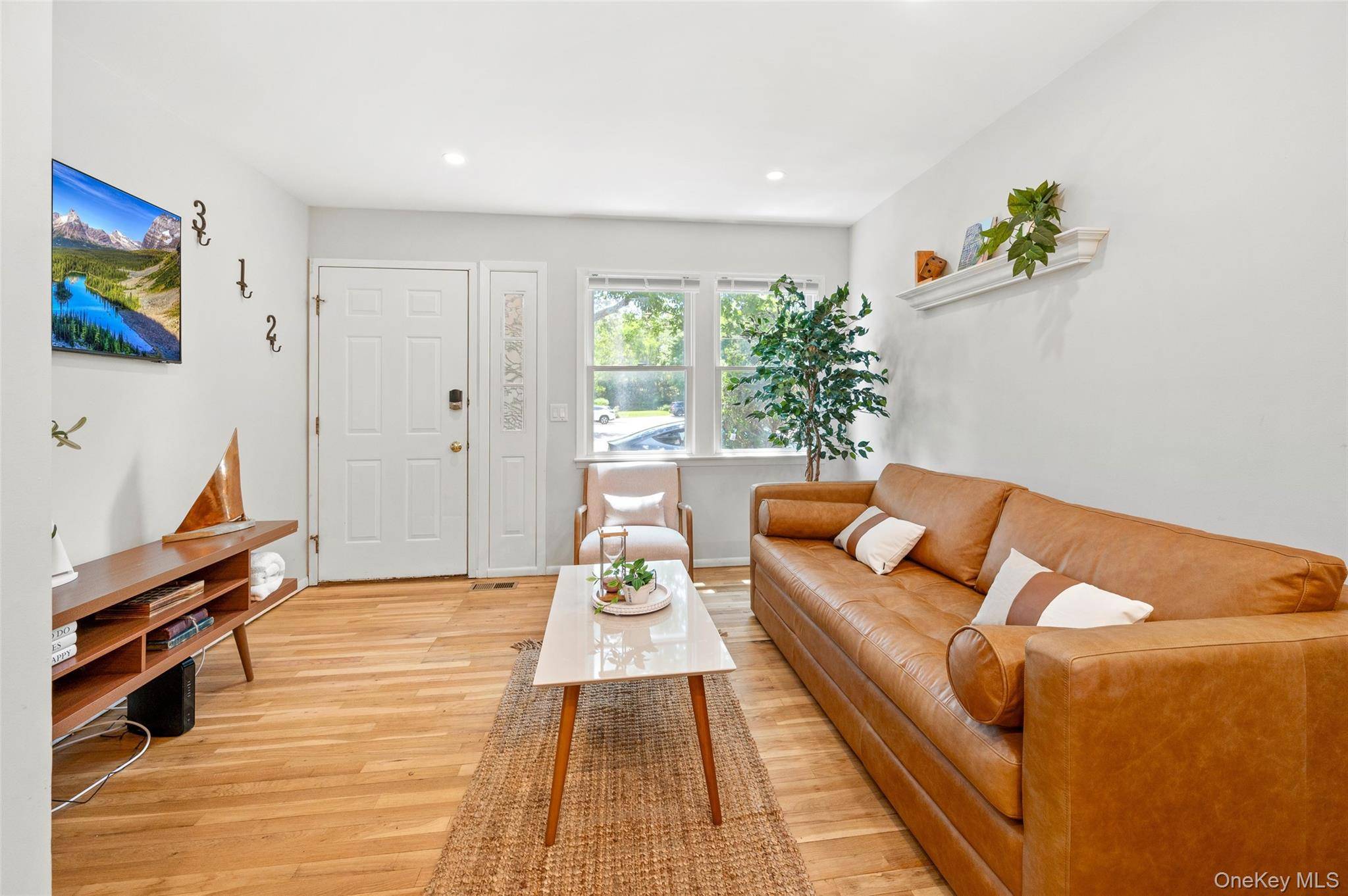 49 Canoe Place RD #312, Hampton Bays, NY 11946