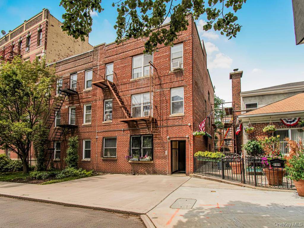 707 E 189th ST, Bronx, NY 10458