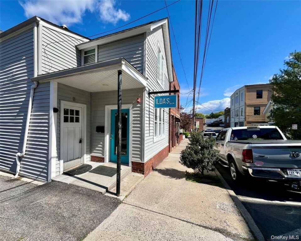 11 Kaldenberg PL, Tarrytown, NY 10591