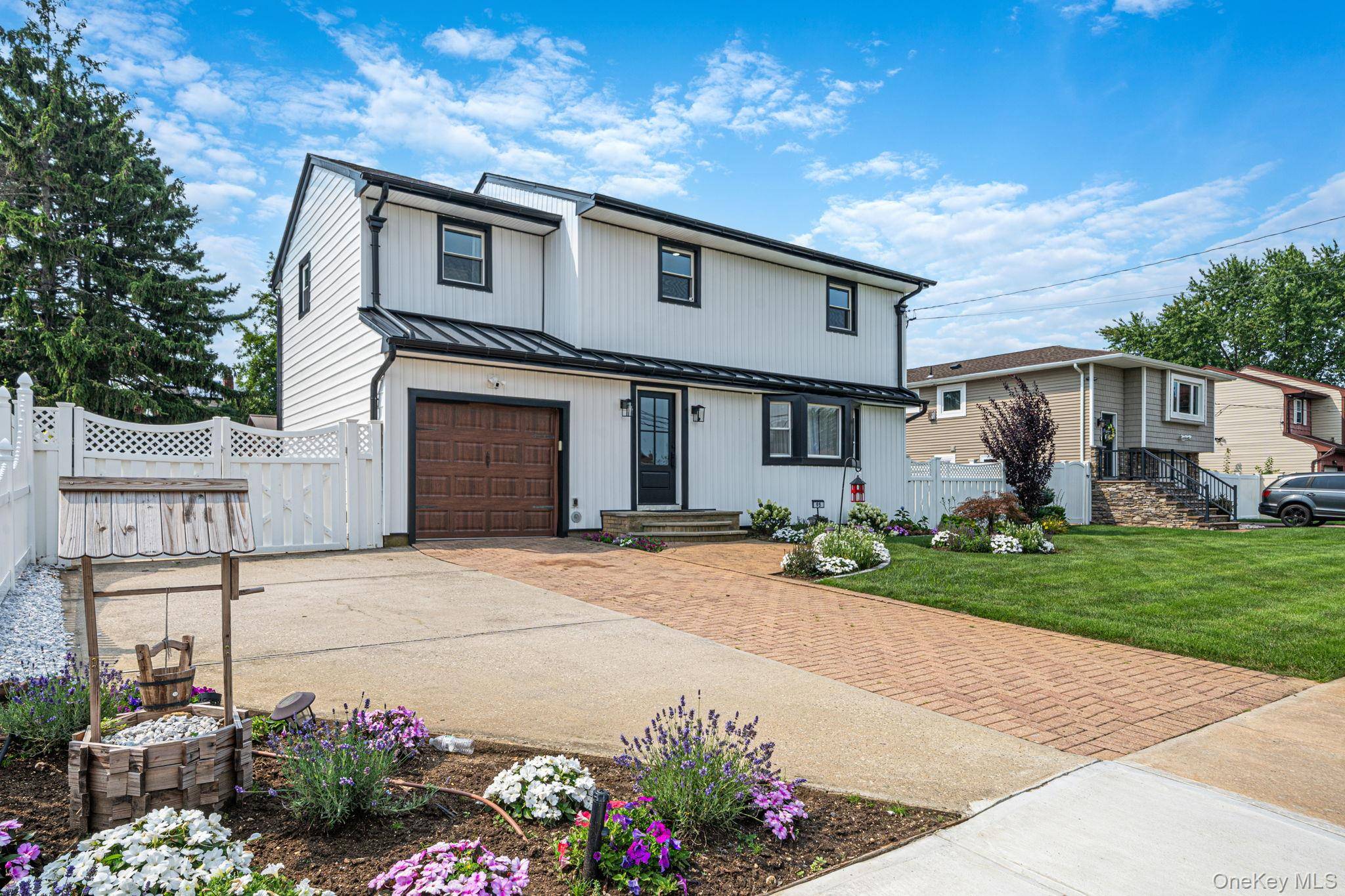 95 Colonial DR, Massapequa, NY 11758