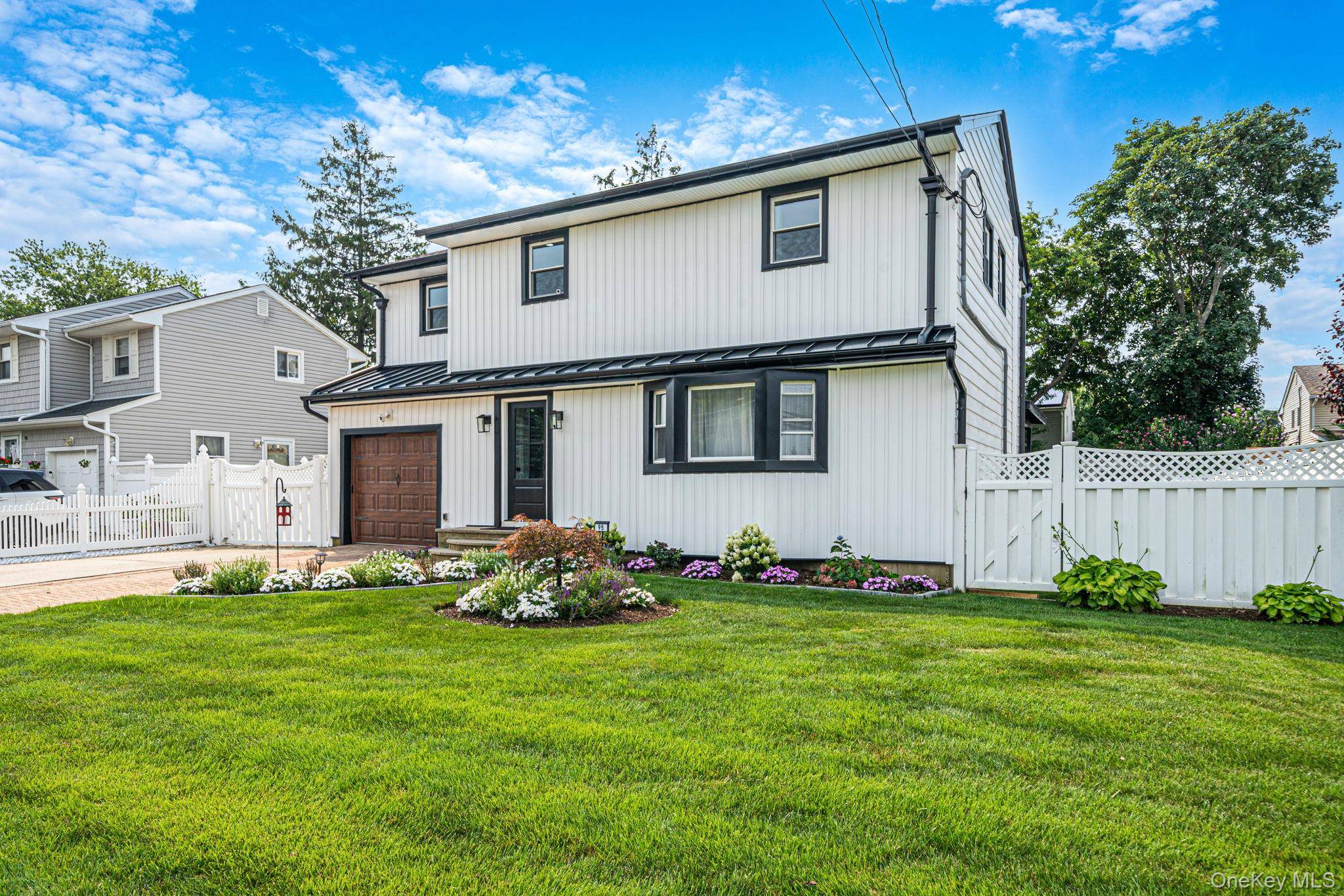 95 Colonial DR, Massapequa, NY 11758