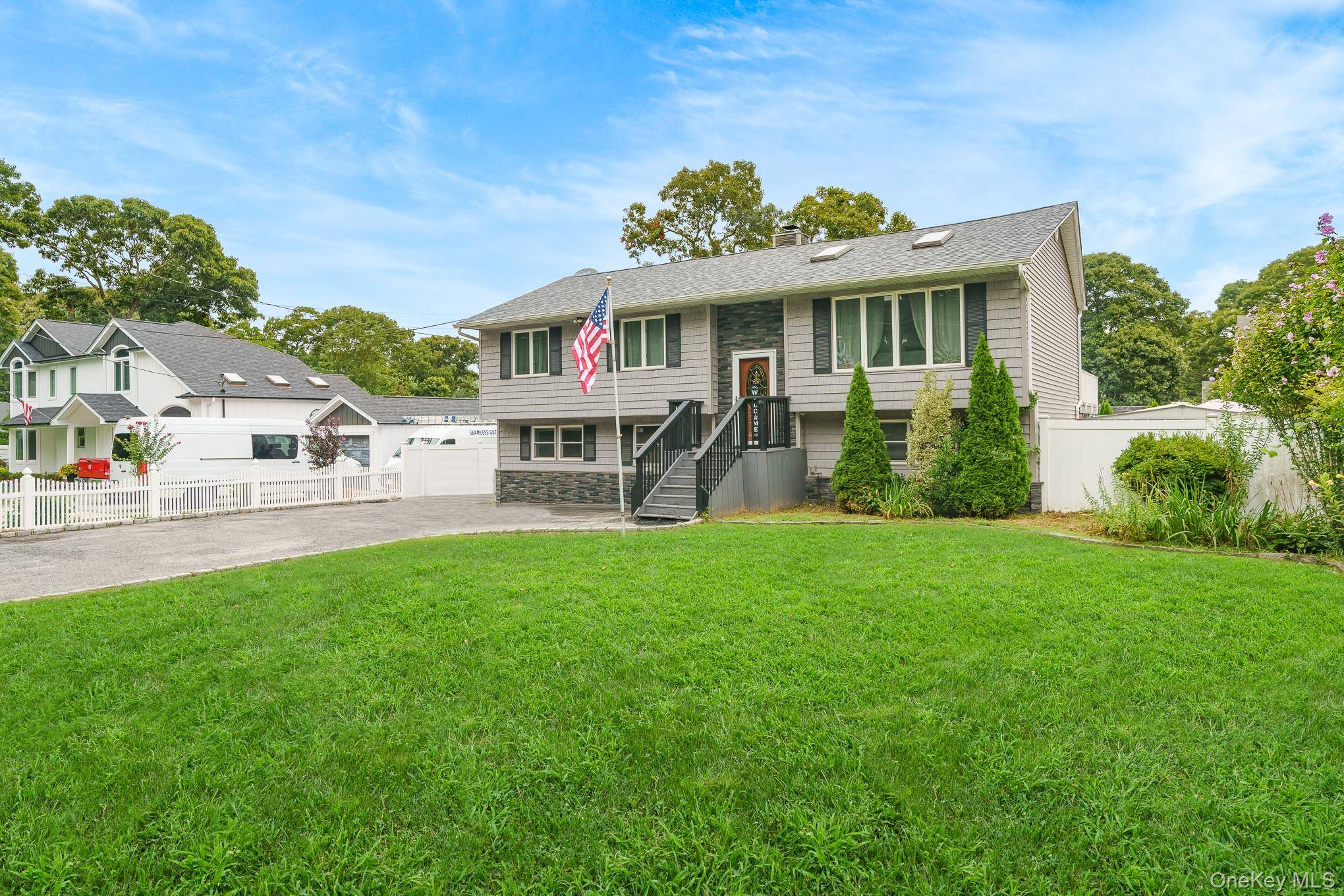 341 Avenue B, Ronkonkoma, NY 11779