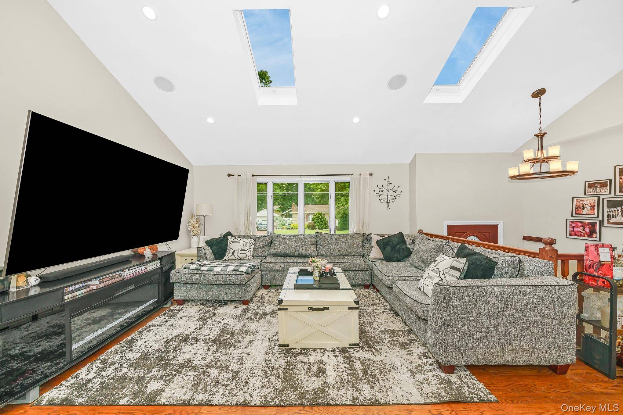 341 Avenue B, Ronkonkoma, NY 11779