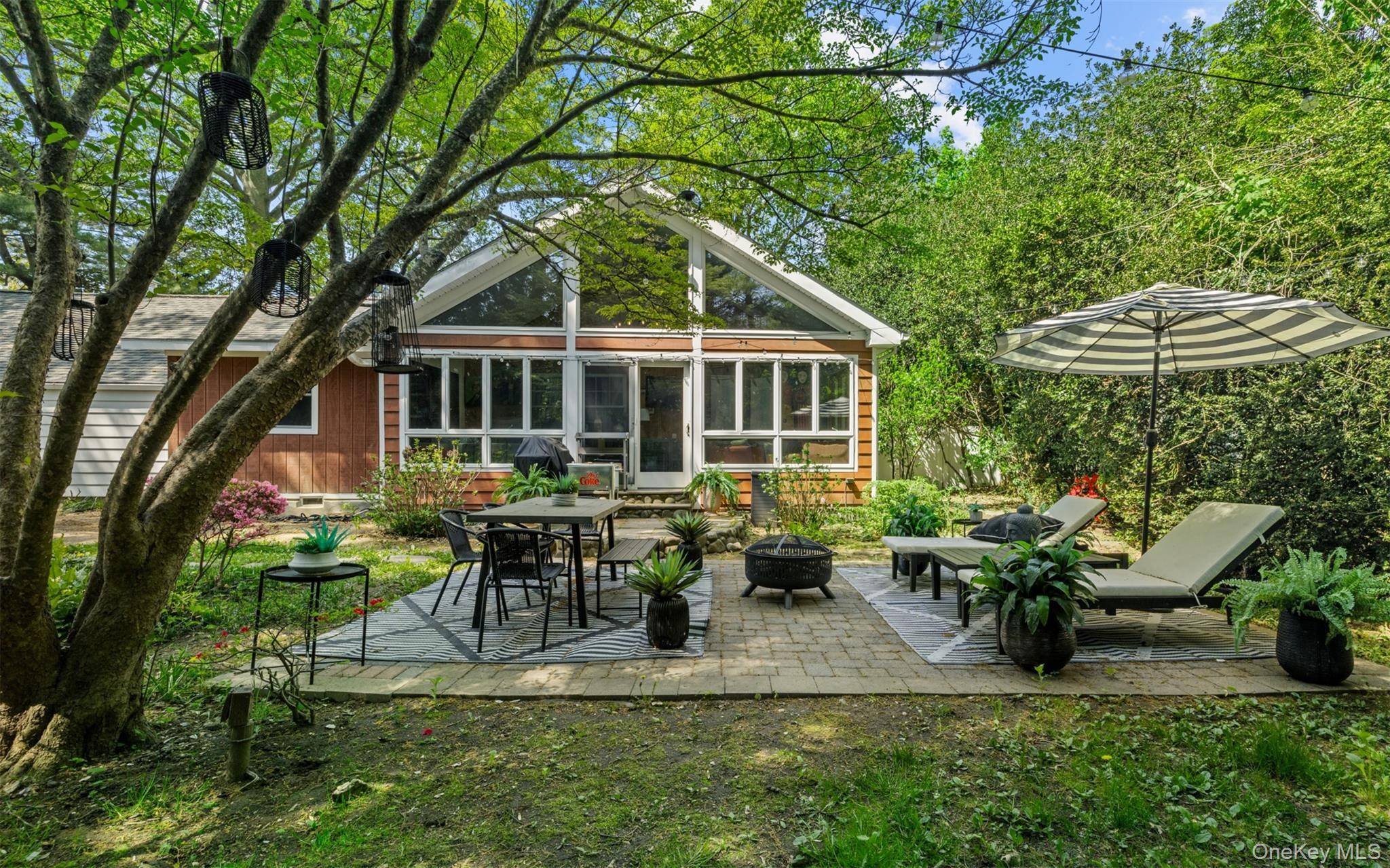 194 W Neck RD, Huntington, NY 11743