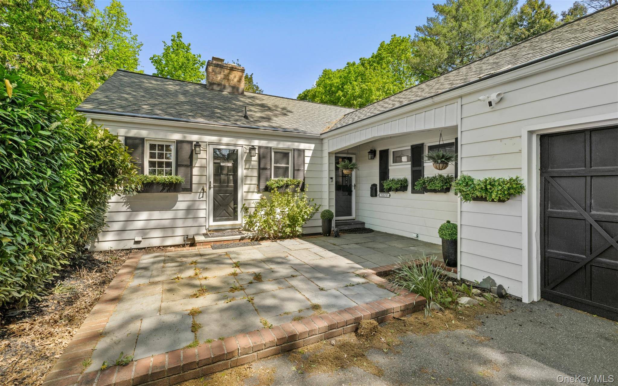 194 W Neck RD, Huntington, NY 11743
