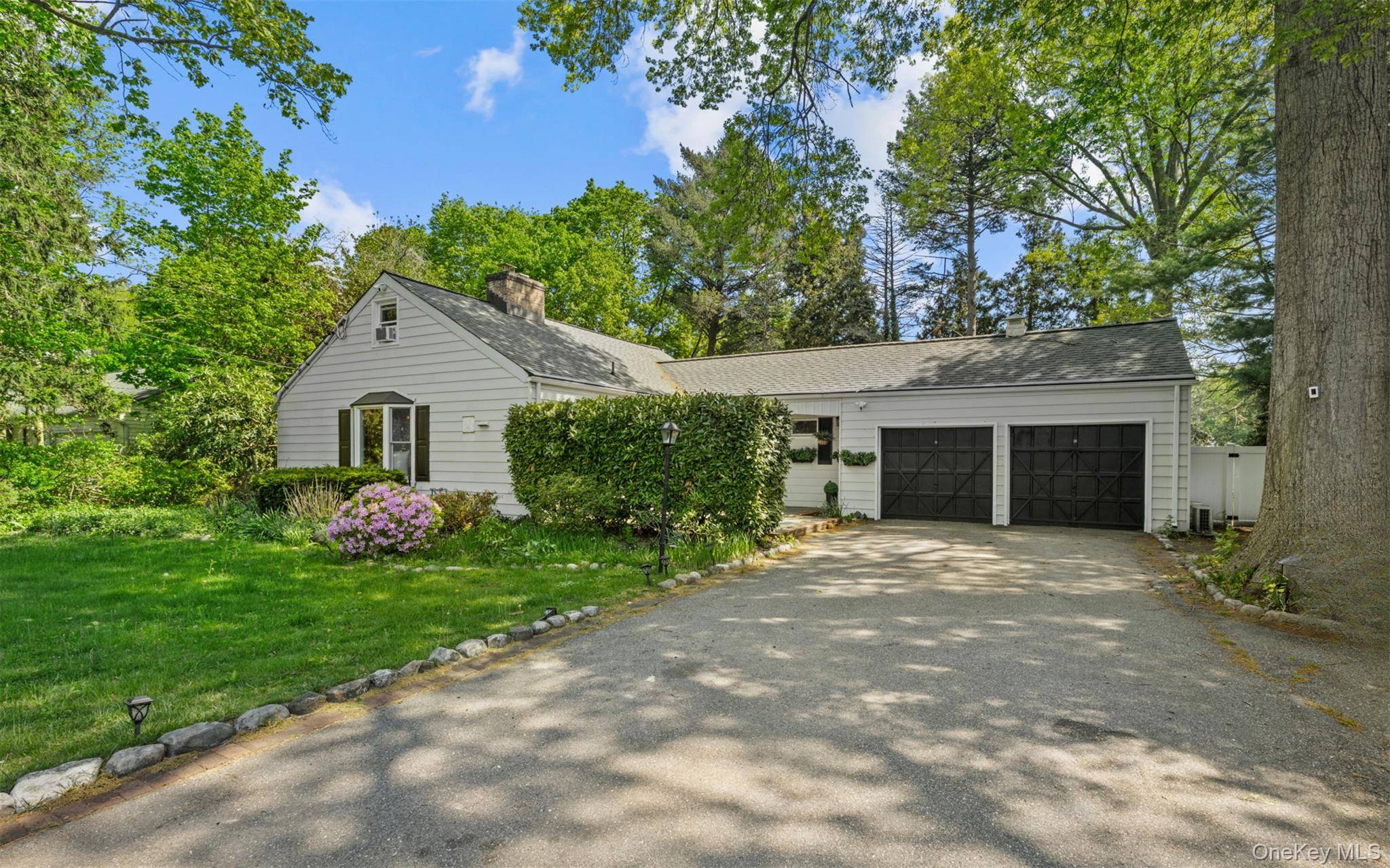 194 W Neck RD, Huntington, NY 11743
