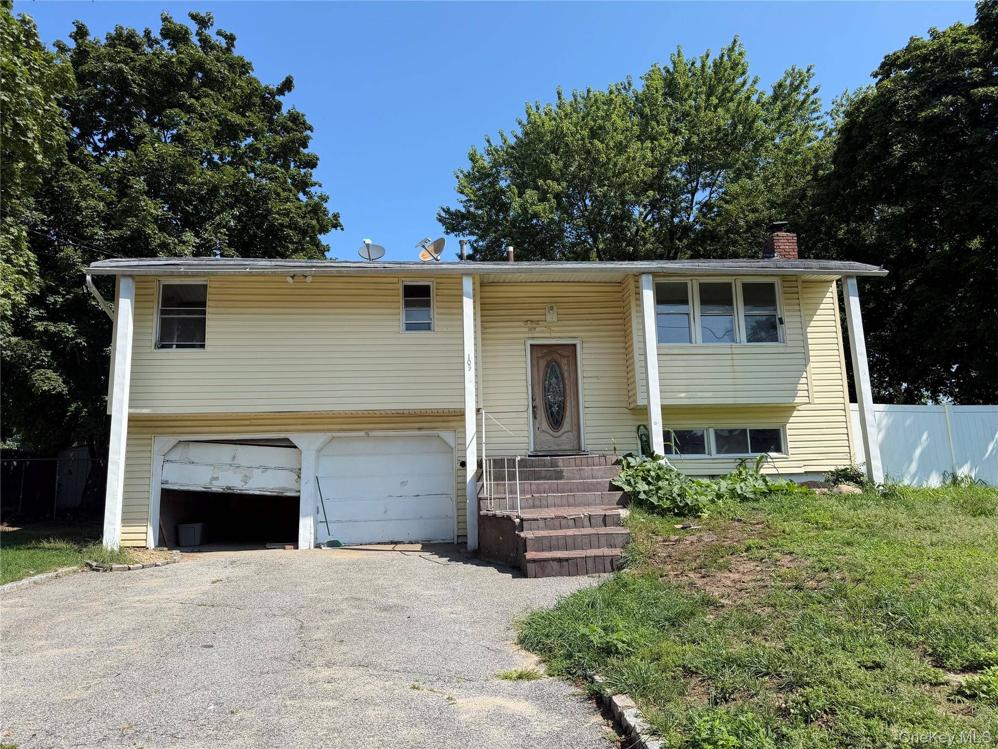 109 Berkeley AVE, Selden, NY 11784