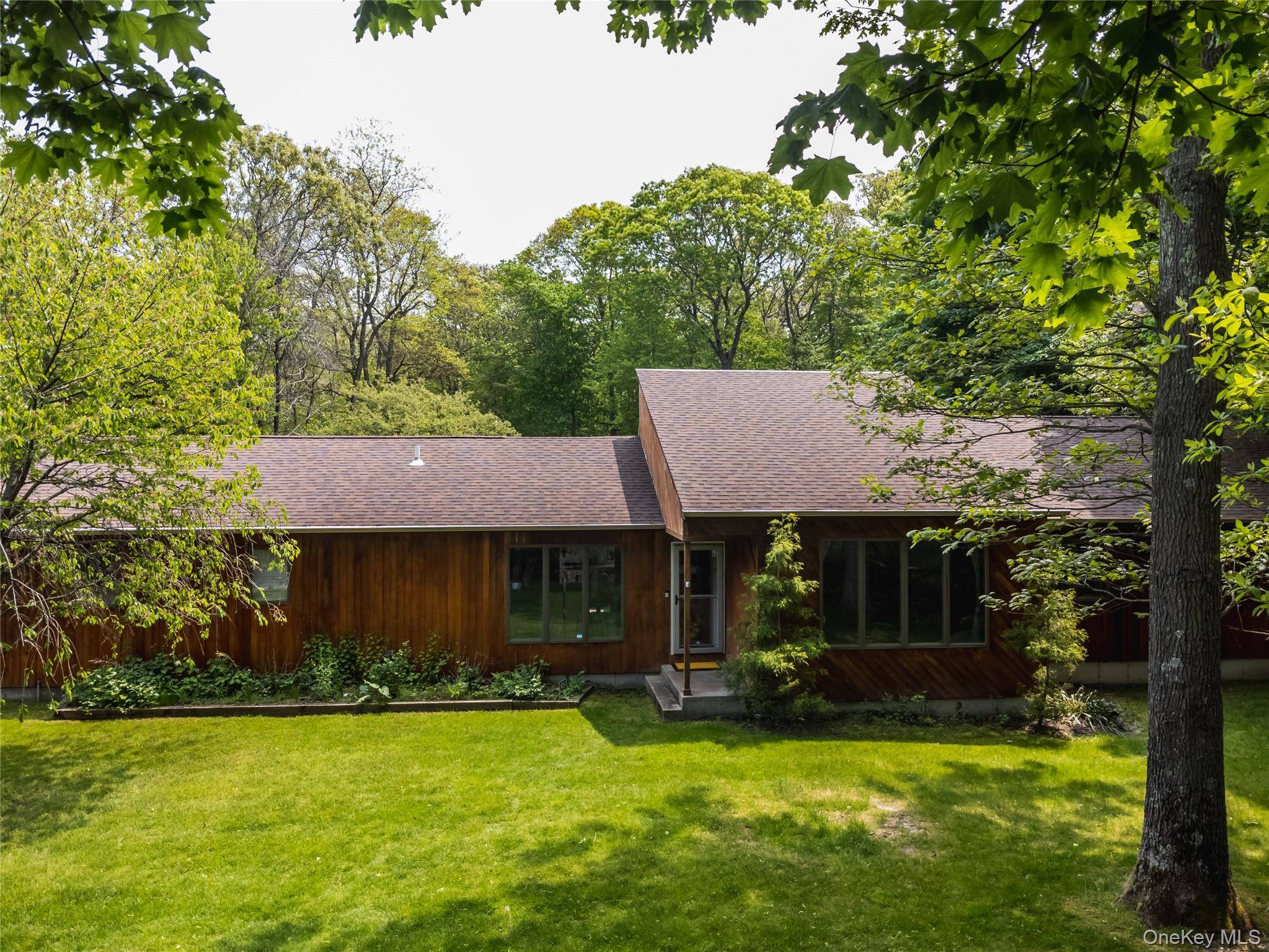 67 Belleview AVE, Center Moriches, NY 11934
