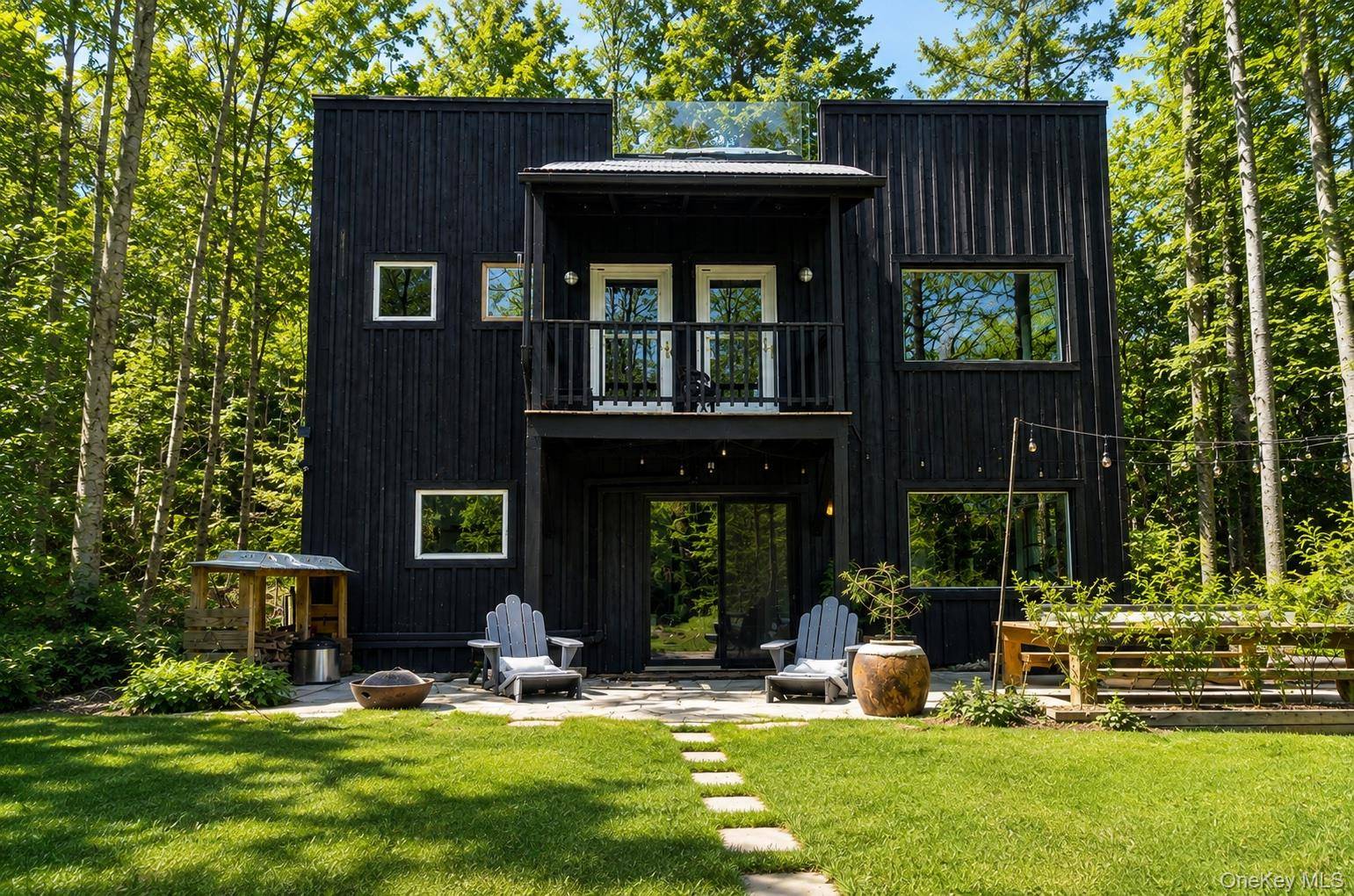 15 Lake View DR, Woodstock, NY 12448